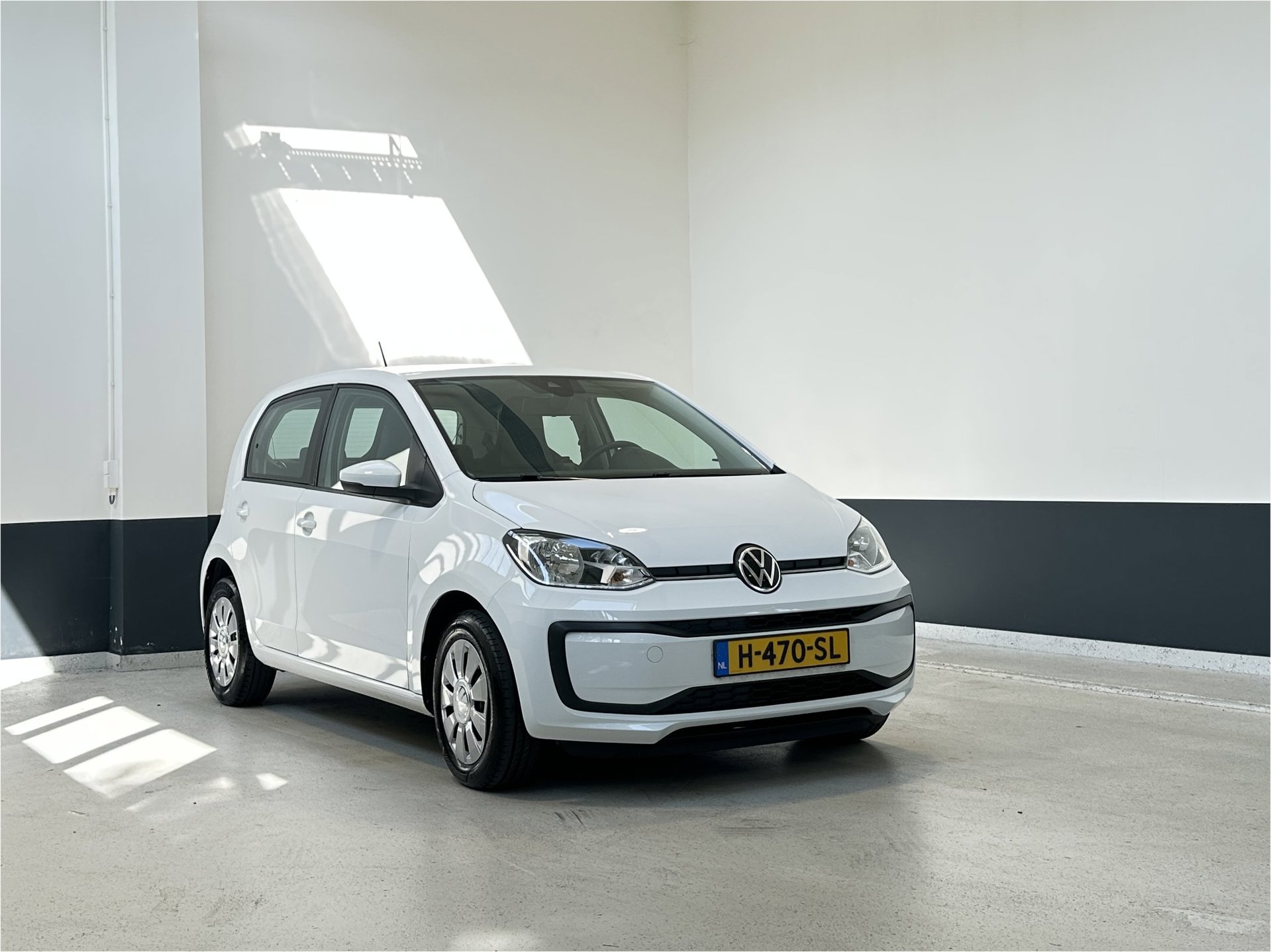 Volkswagen Up! 1.0 BMT move up! | Airco | Bluetooth | NL | 2 Eig |