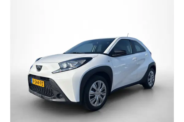 1.0 VVT-i S-CVT Play