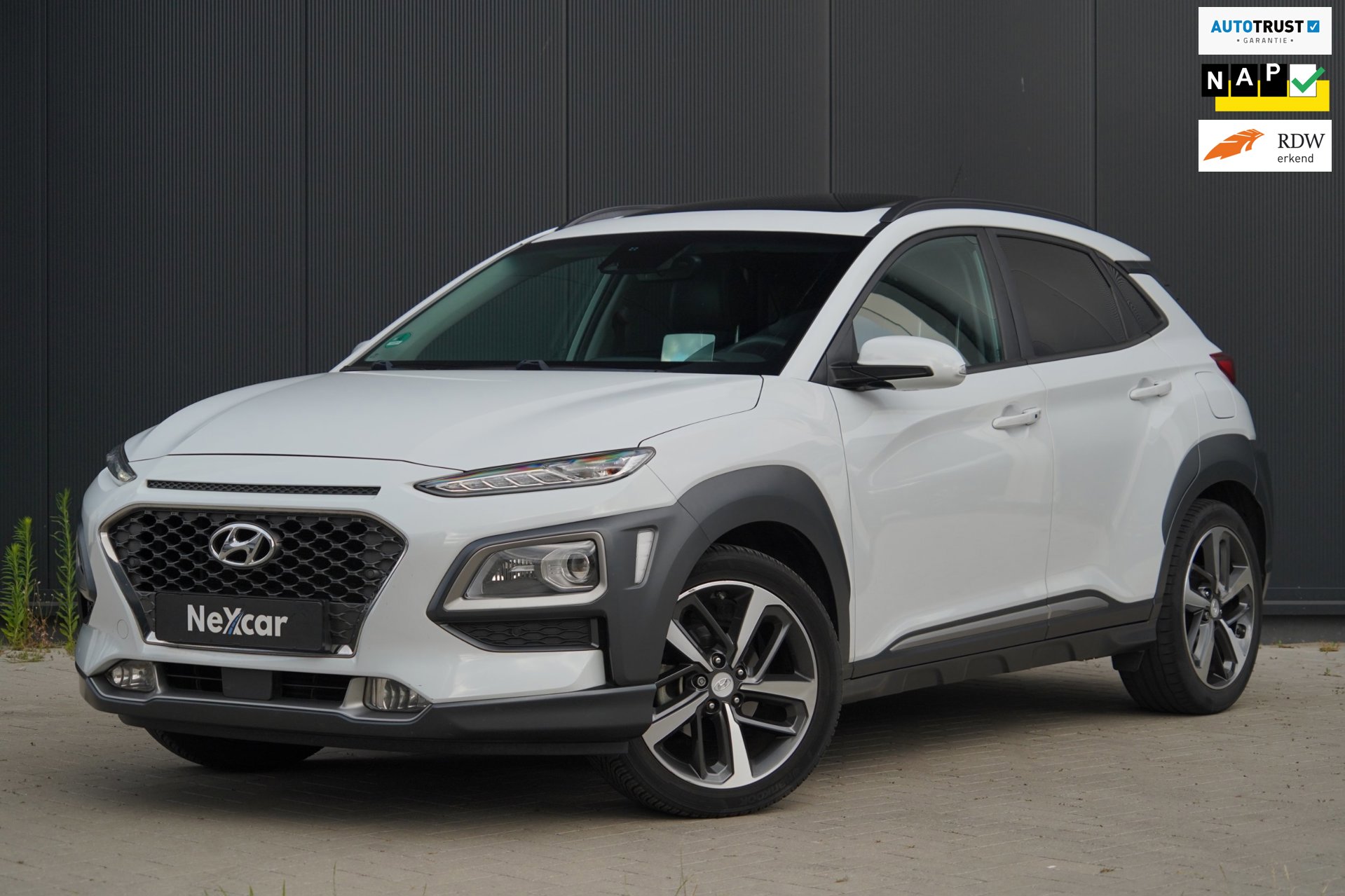 Hyundai Kona 1.0T Premium|PANO|Leer|Trekhaak|HUD|Camera|Carplay|