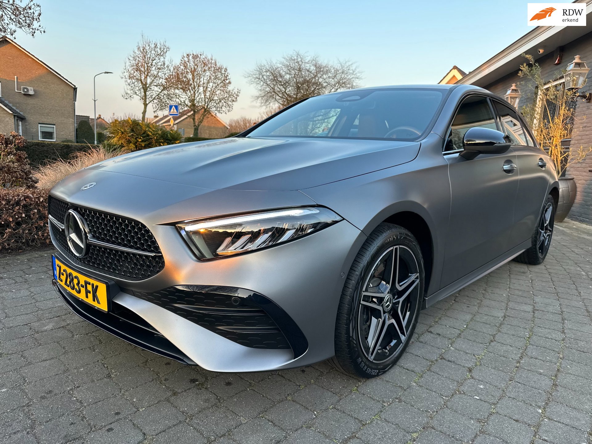 Mercedes-Benz A-klasse 250 e AMG Line, Magno Grau, BTW!