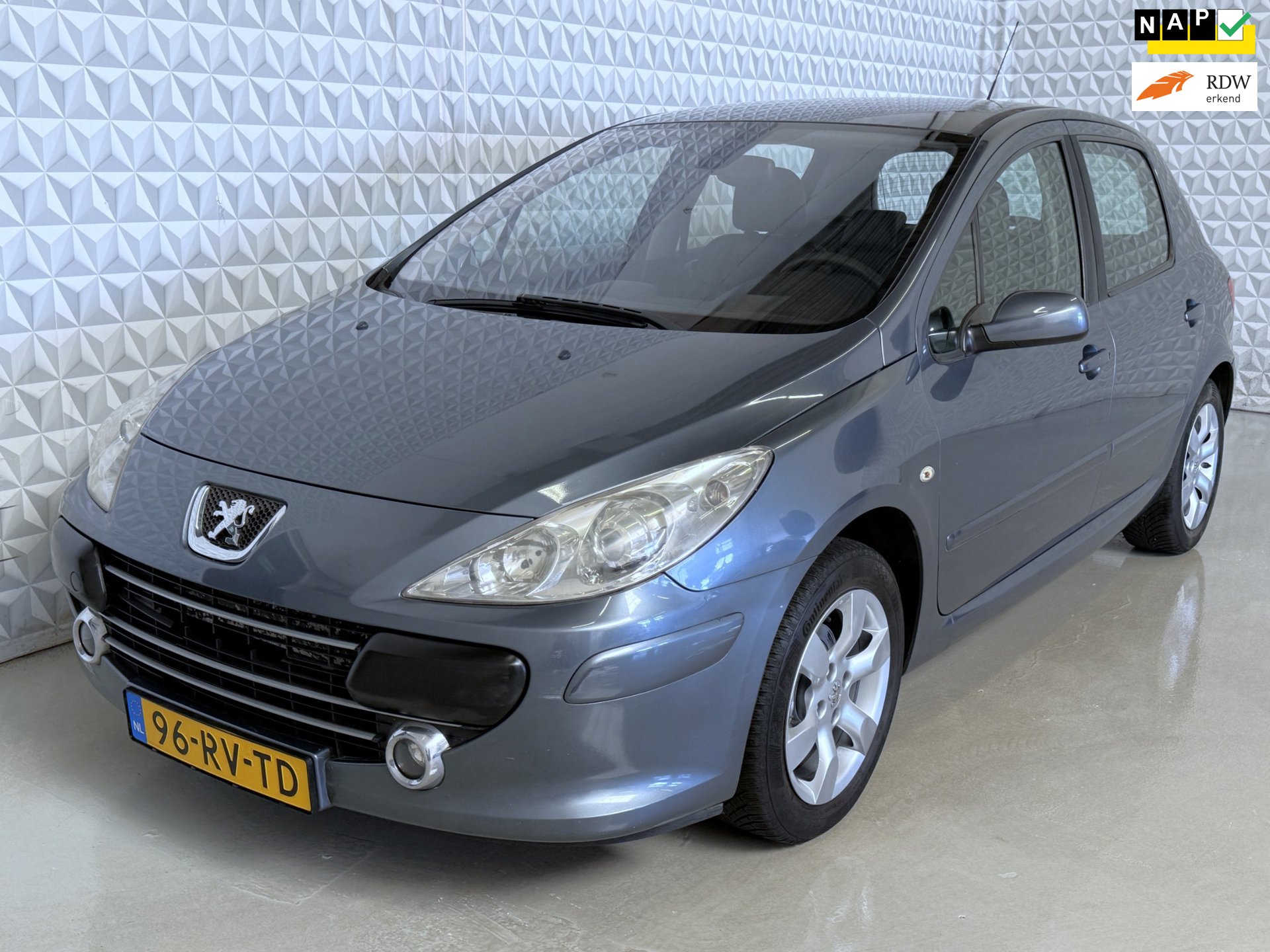 Peugeot 307 1.6-16V Griffe CRUISE-LEER-PDC-TREKHAAK (2005)