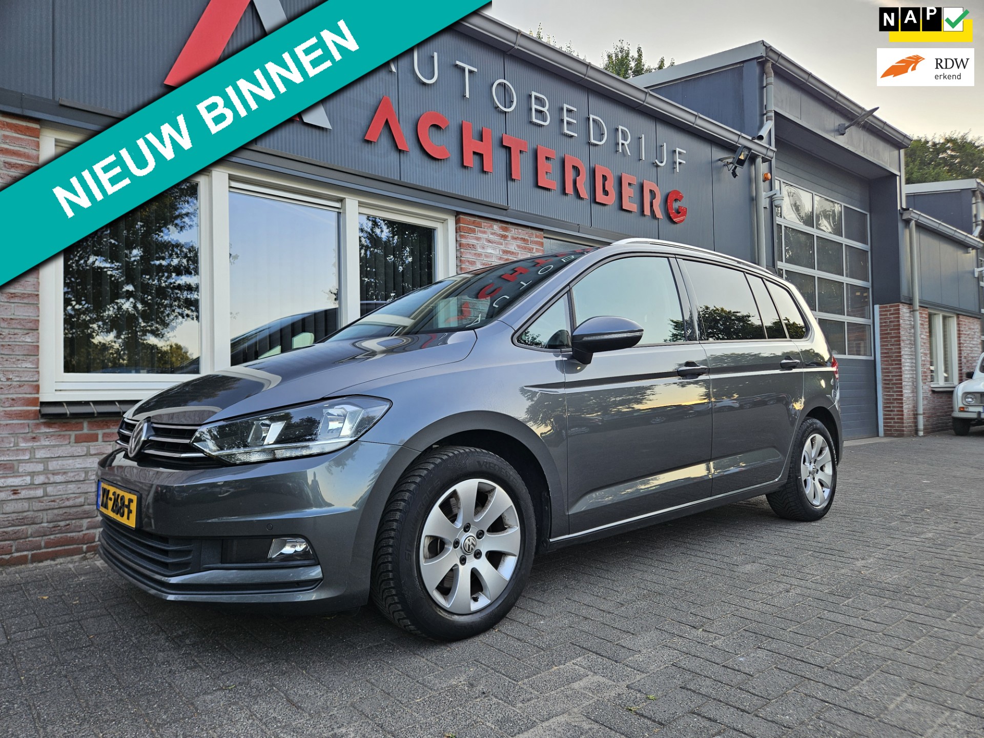 Volkswagen Touran 1.0 TSI Comfortline Business Carplay! Trekhaak! Airco/Clima! Cruise Control! Nette Auto!