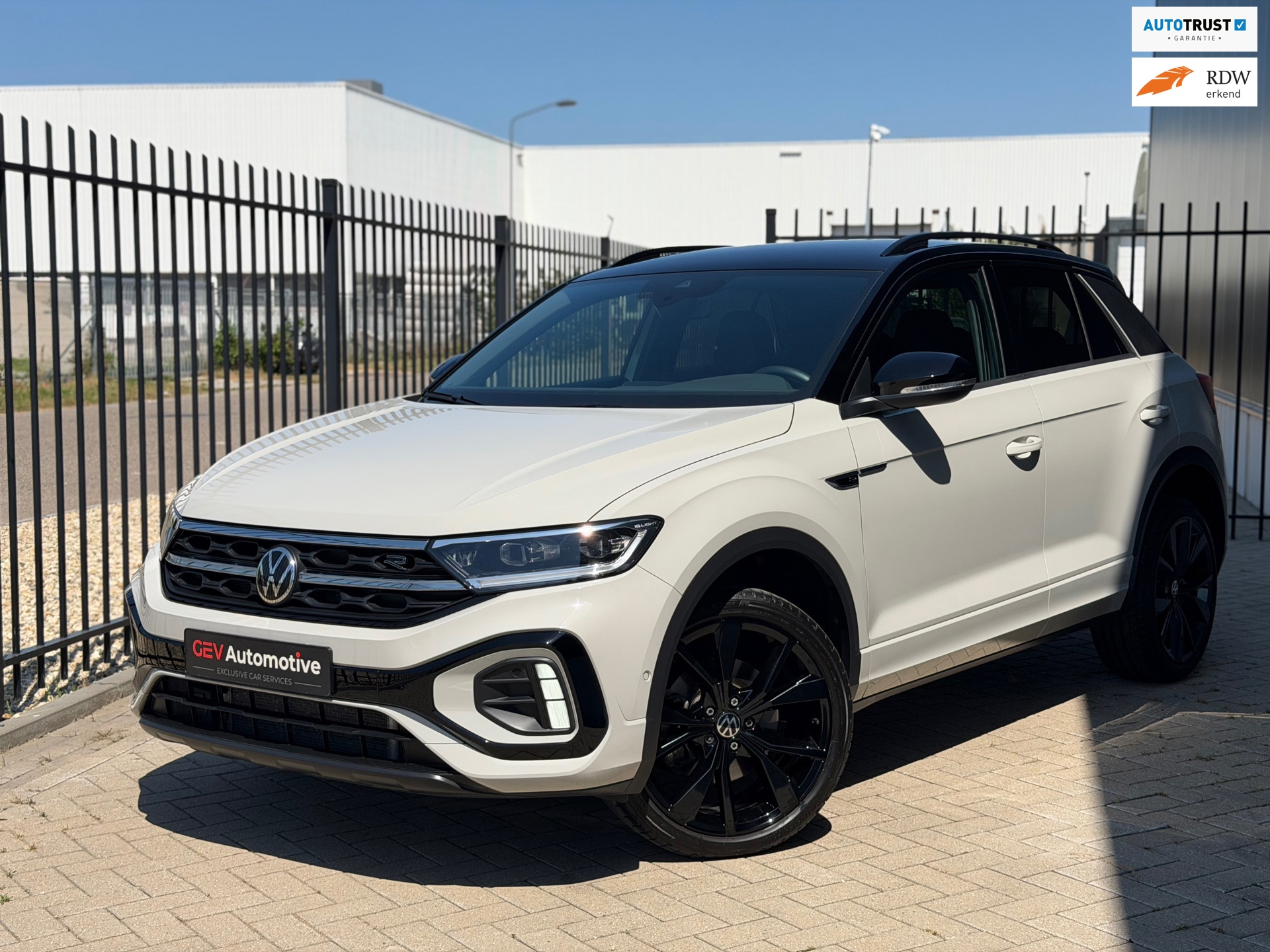Volkswagen T-Roc 1.5 TSI R-Line Virtual Keyless IQ Lights IQ Drive Stoelverwarming