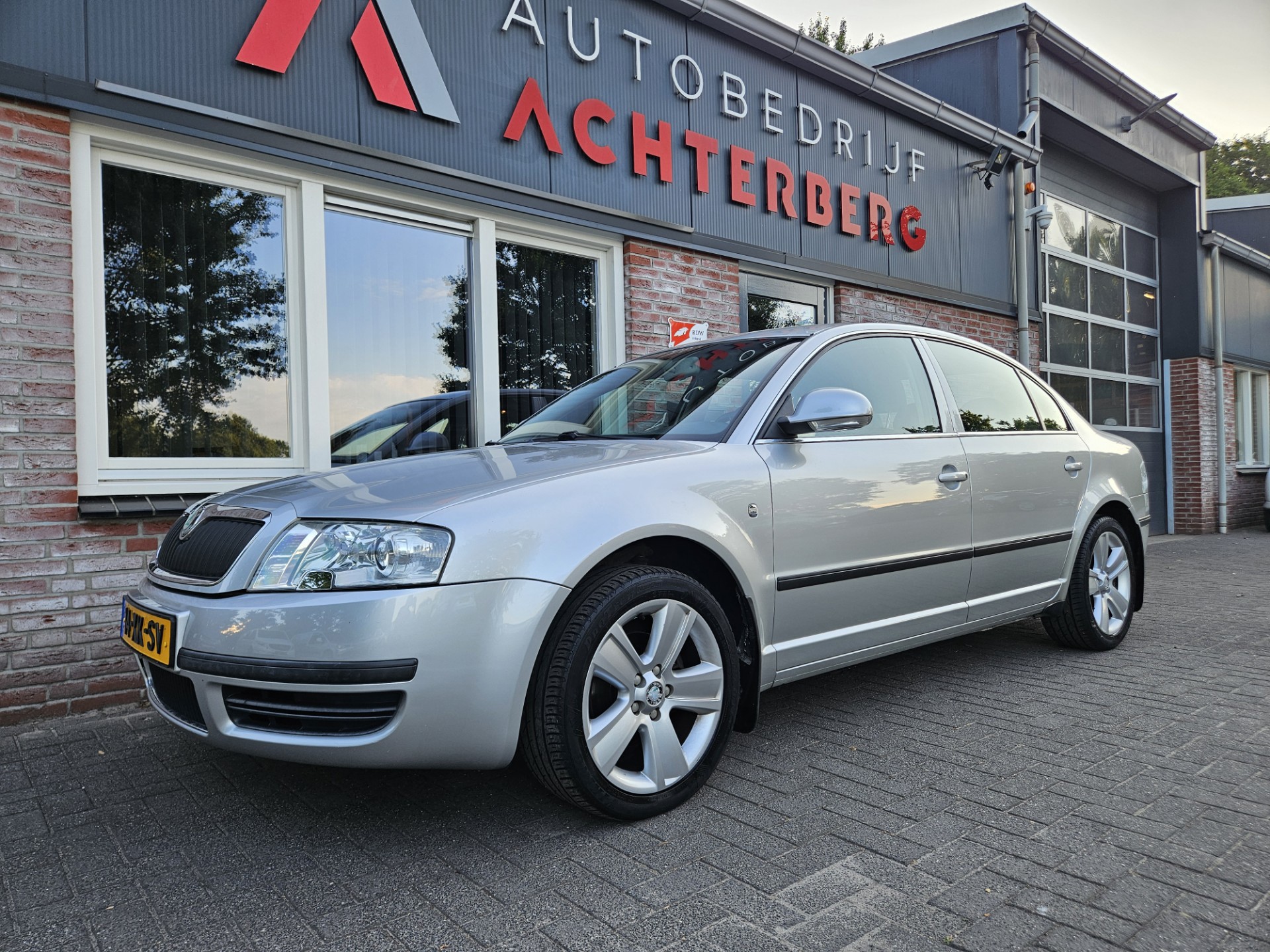 Skoda Superb 2.0 Business Edition Trekhaak! Airco/Clima! Nette Auto! NAP! Cruise Control! Carplay!