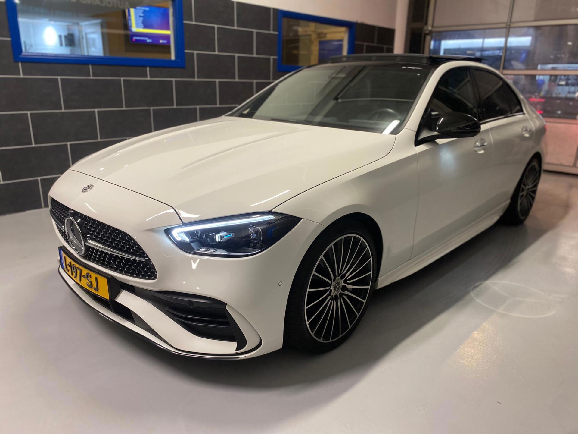 Mercedes-Benz C-klasse 200 AMG Line | NL AUTO | 360 CAMERA | AUTOMAAT | MBUX | CARPLAY | PANO