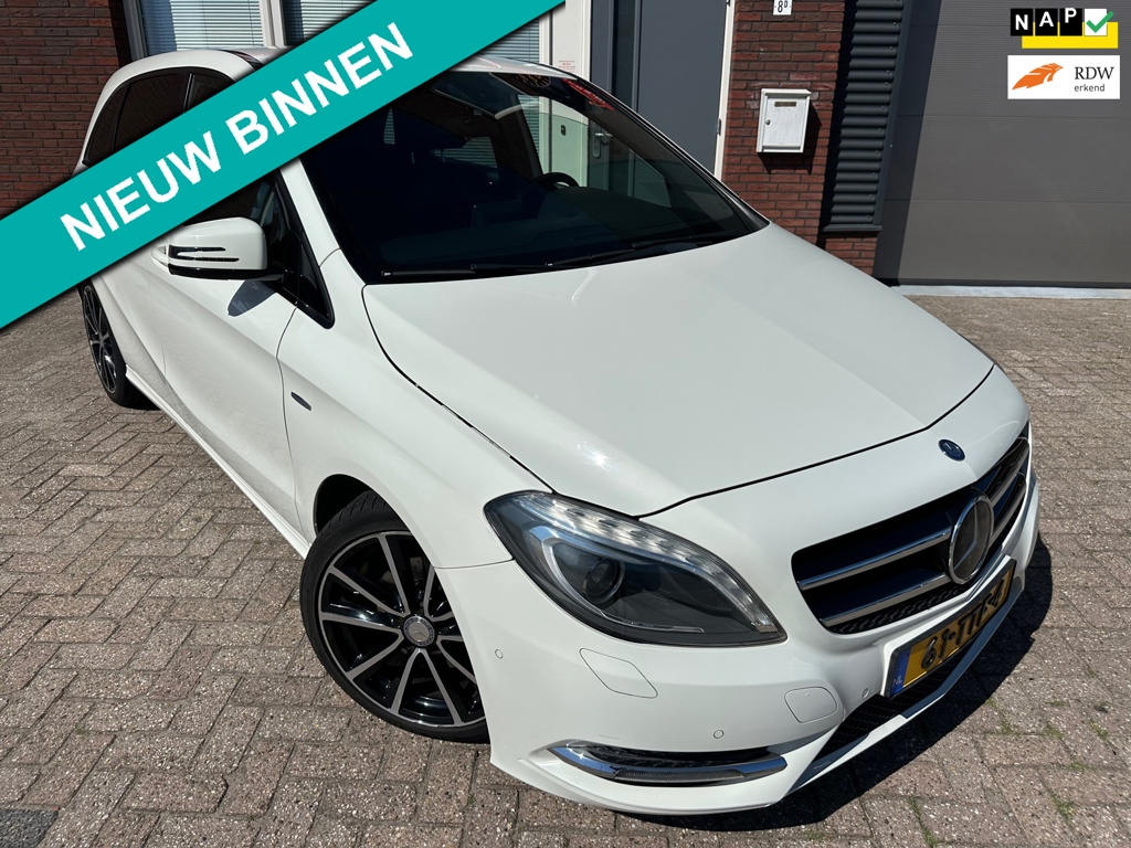 Mercedes-Benz B-klasse 180 Ambition / Navi / Leder / PDC / Cruise