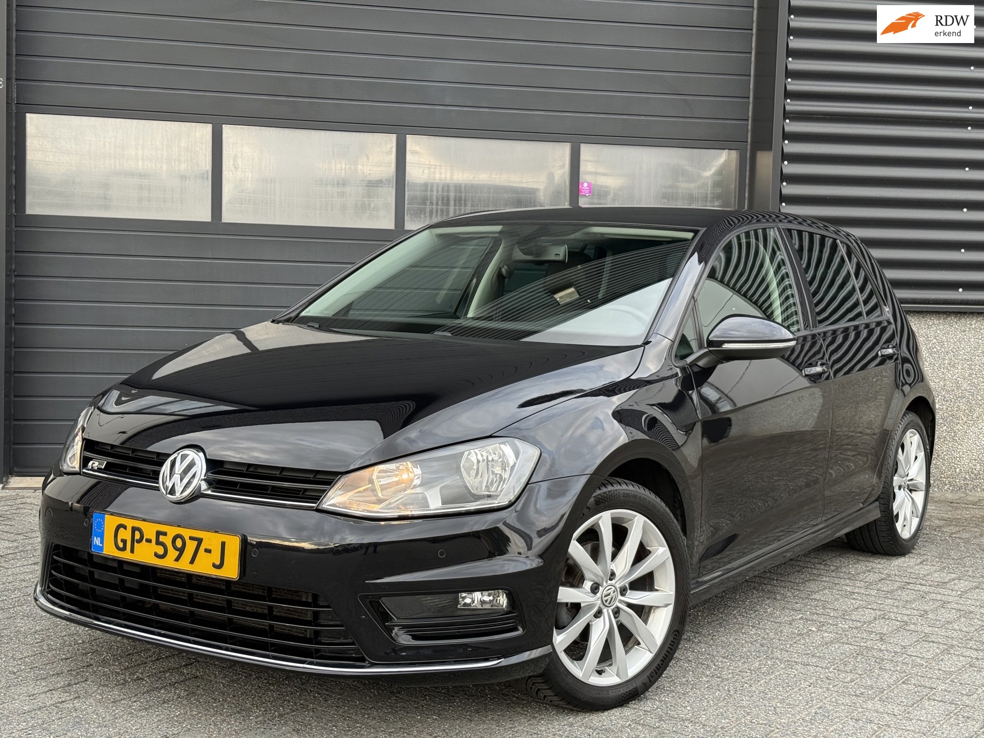 Volkswagen Golf 1.2 TSI R-line stof/leder Navi camera