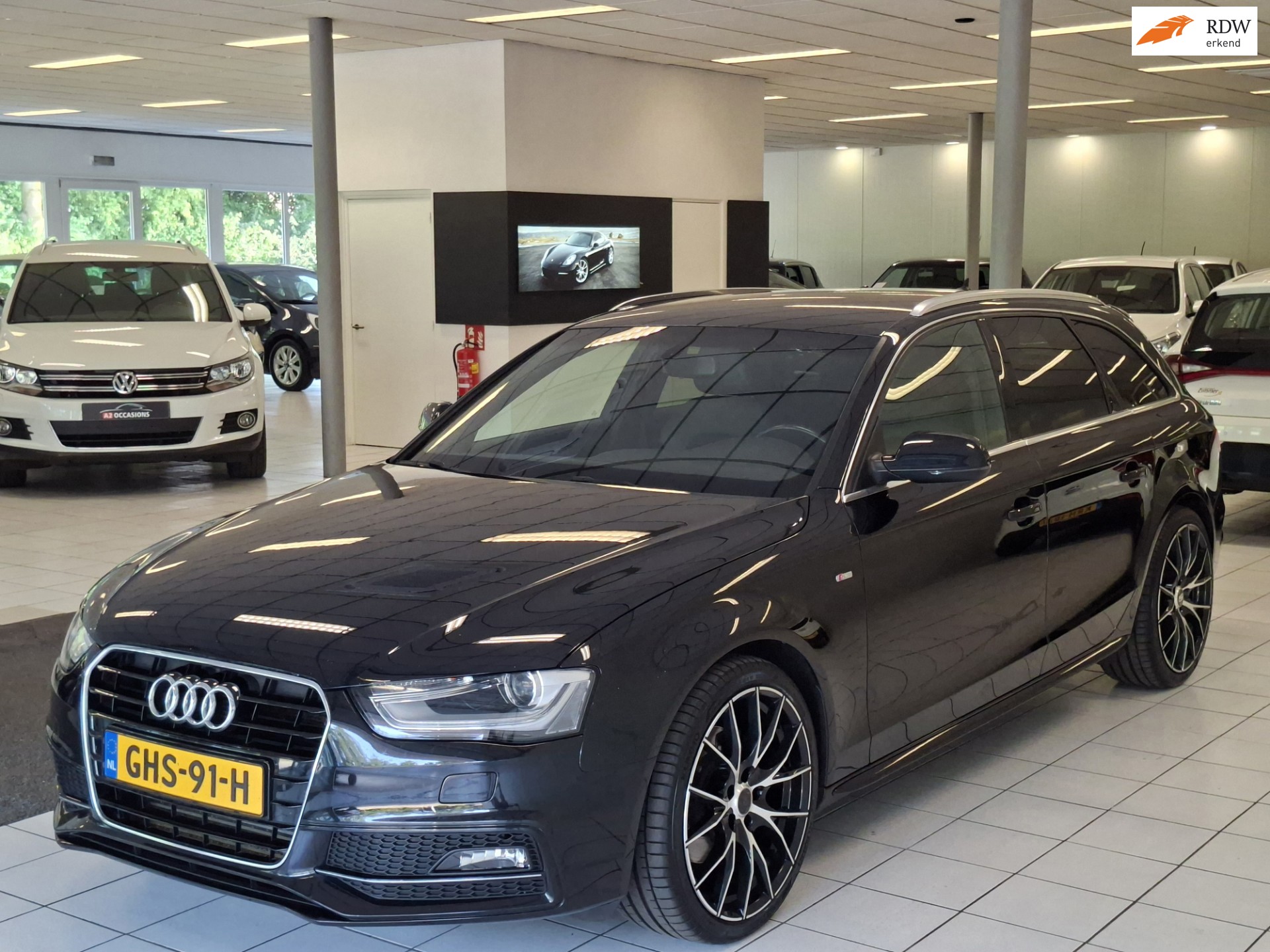 Audi A4 Avant 1.8 TFSI Aut./19 inch/S Line/Xenon/Trekhaak afn./Bluetooh/PDC