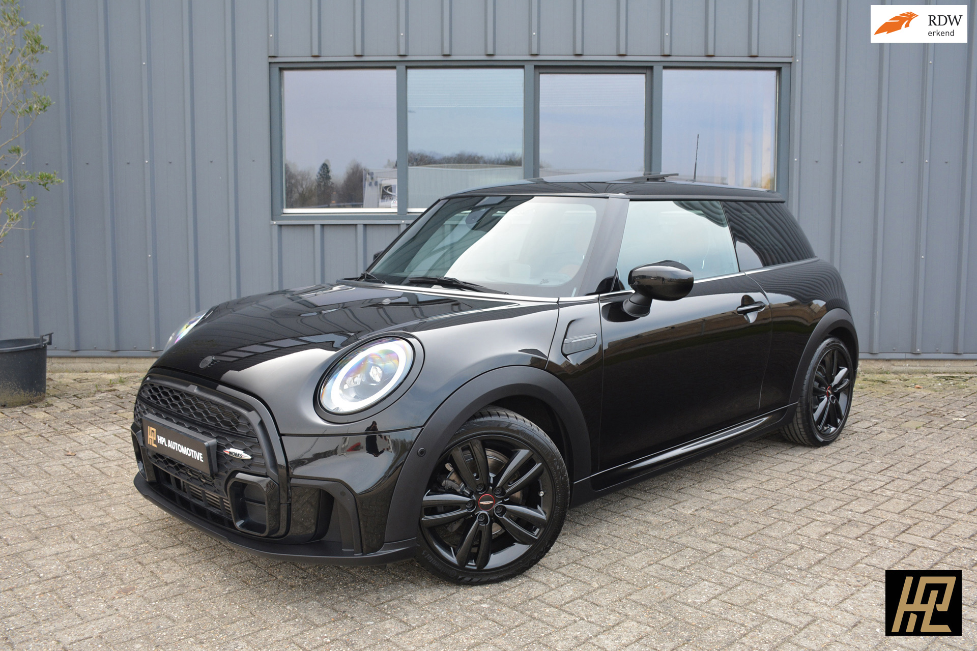 Mini Mini 1.5 Cooper 136pk Aut. John Cooper Works * Cognac leer * Pano * HeadUp * Carplay * Camera * Union Jack * 1e eig. * Top!