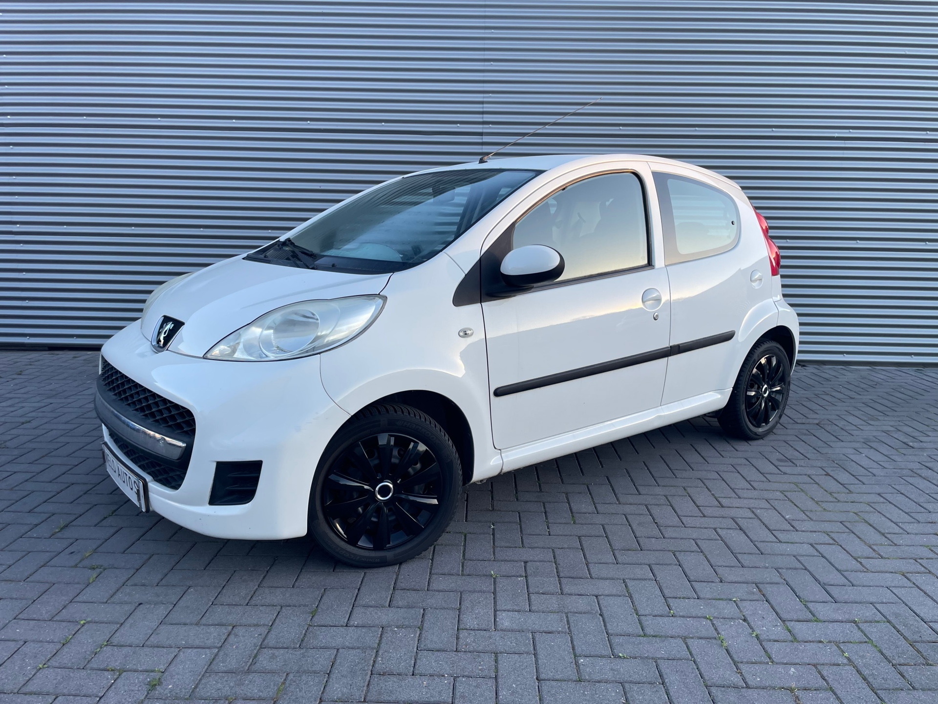Peugeot 107 1.0-12V XS 2011 met airco / elek pakket / toerenteller