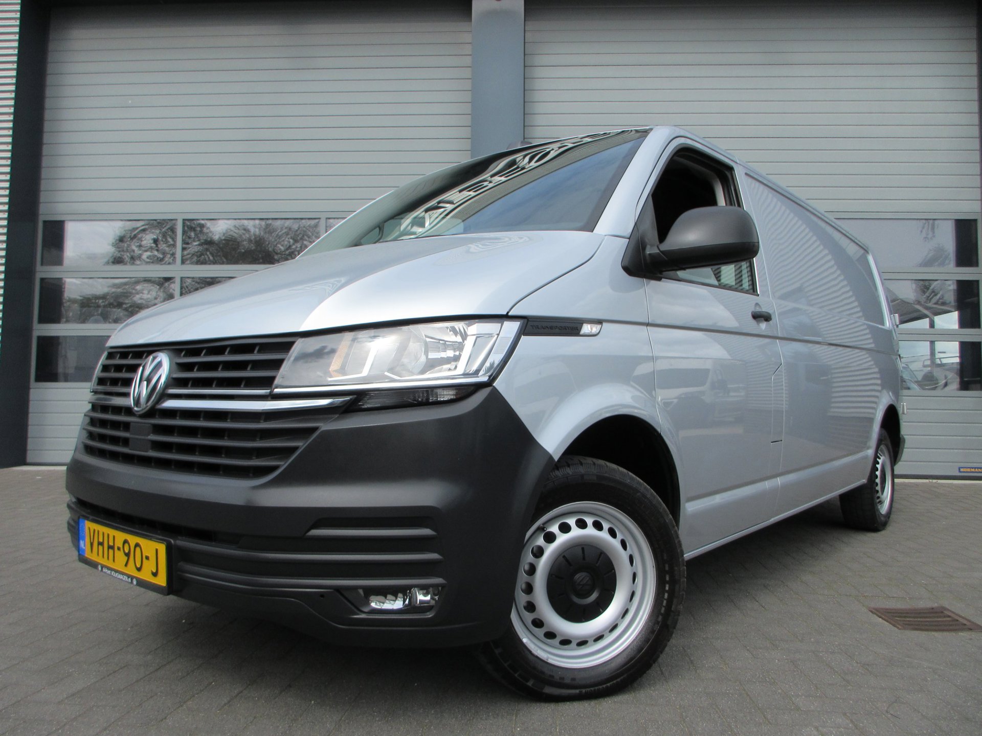 Volkswagen Transporter 2.0 TDI L2, 150pk, Automaat, Airco, Navigatie, Camera, 3-Zits.