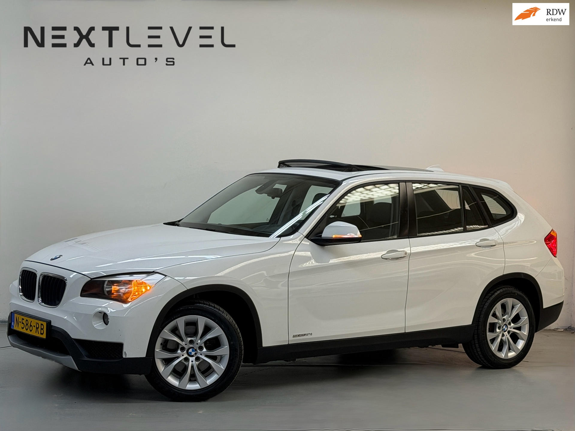 BMW X1 SDrive18i PANO TREKHAAK NAVI LEDER 4 Niuewe Banden