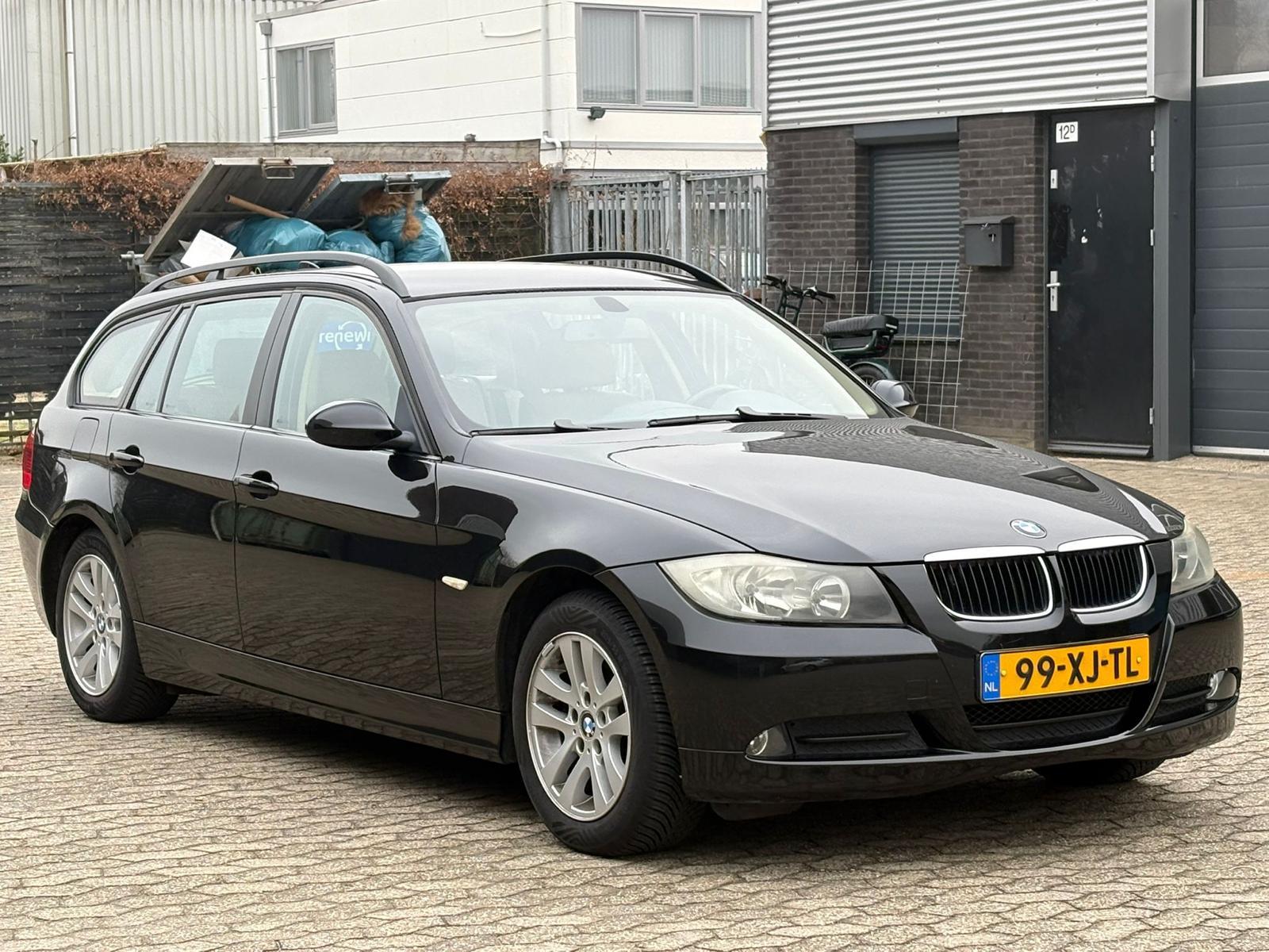 BMW 3-serie Touring 318i Business Line Navigatie airco NAP Lederen bekleding APK Automaat
