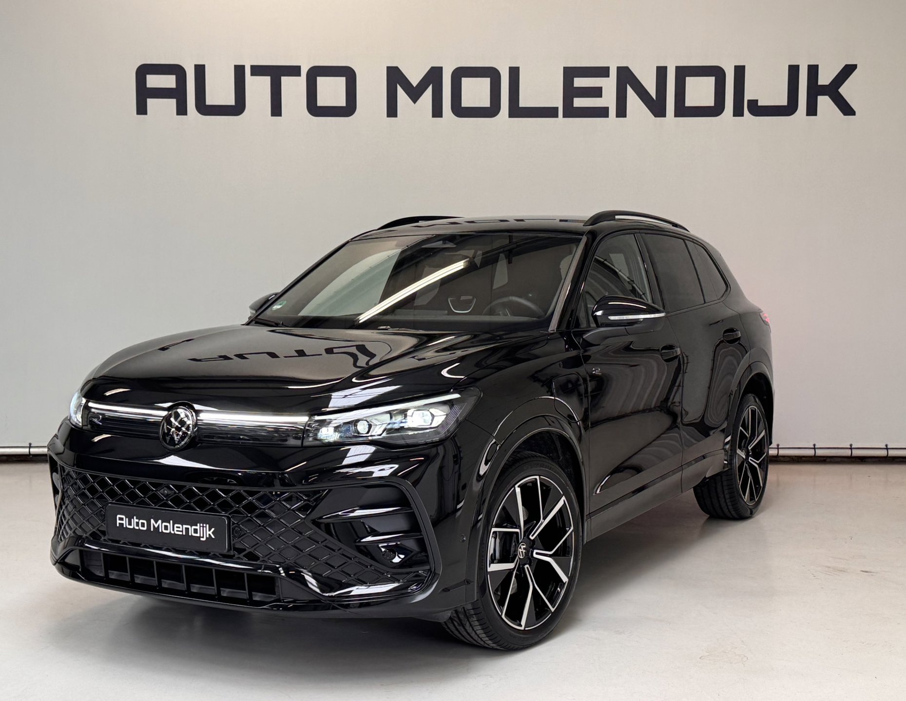 Volkswagen Tiguan 1.5 e-Hybrid R-Line Black / 20 inch / 5jr Garantie / el.trekhaak / el klep