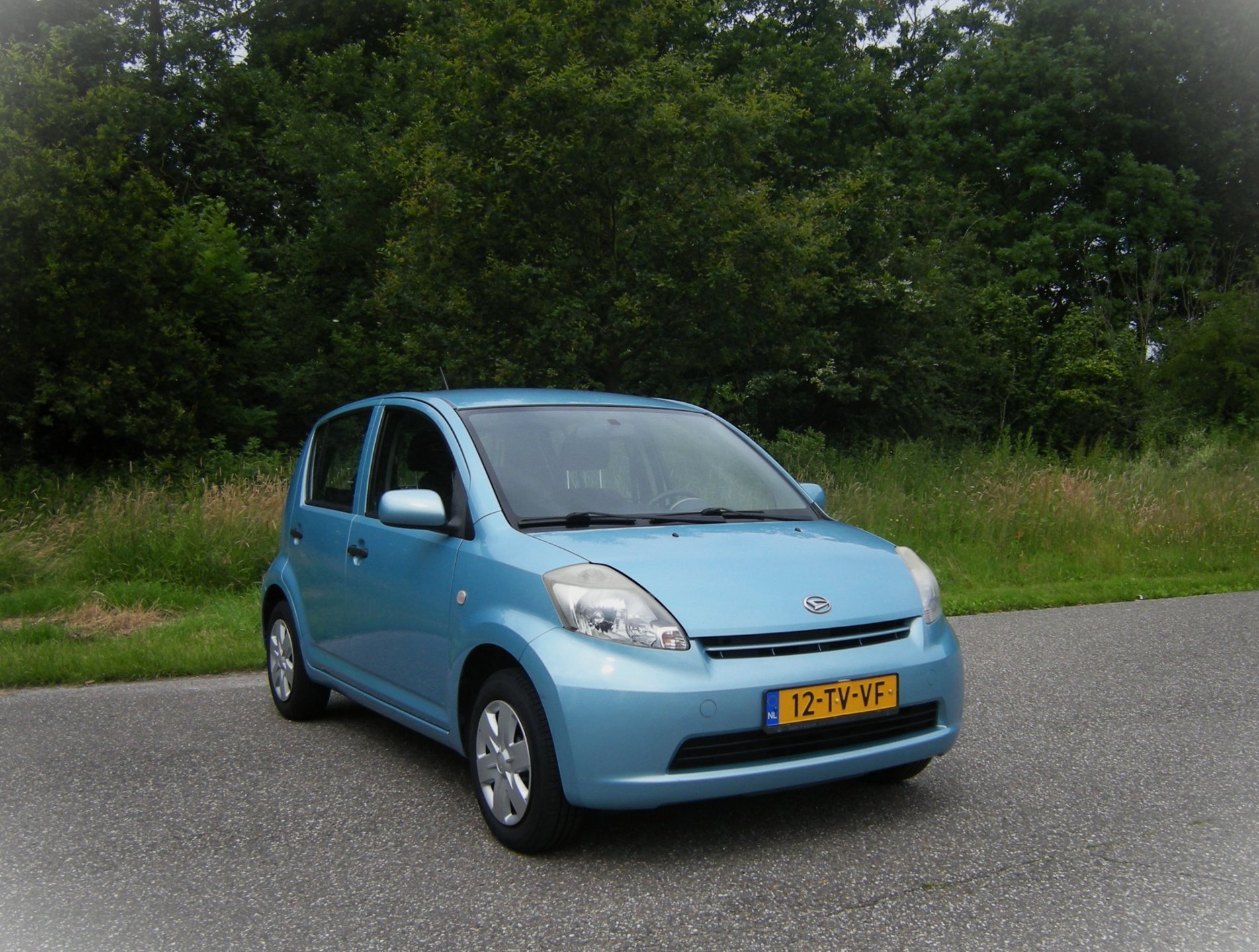 Daihatsu Sirion 2 1.3-16V Comfort AUTOMAAT . 5 Deurs . Elec ramen en spiegels . enz