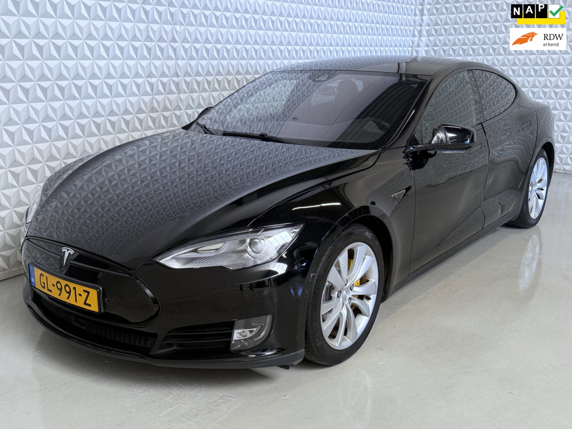 Tesla Model S 85D Base / GOEDKOOPSTE VAN DE EU! (2015)