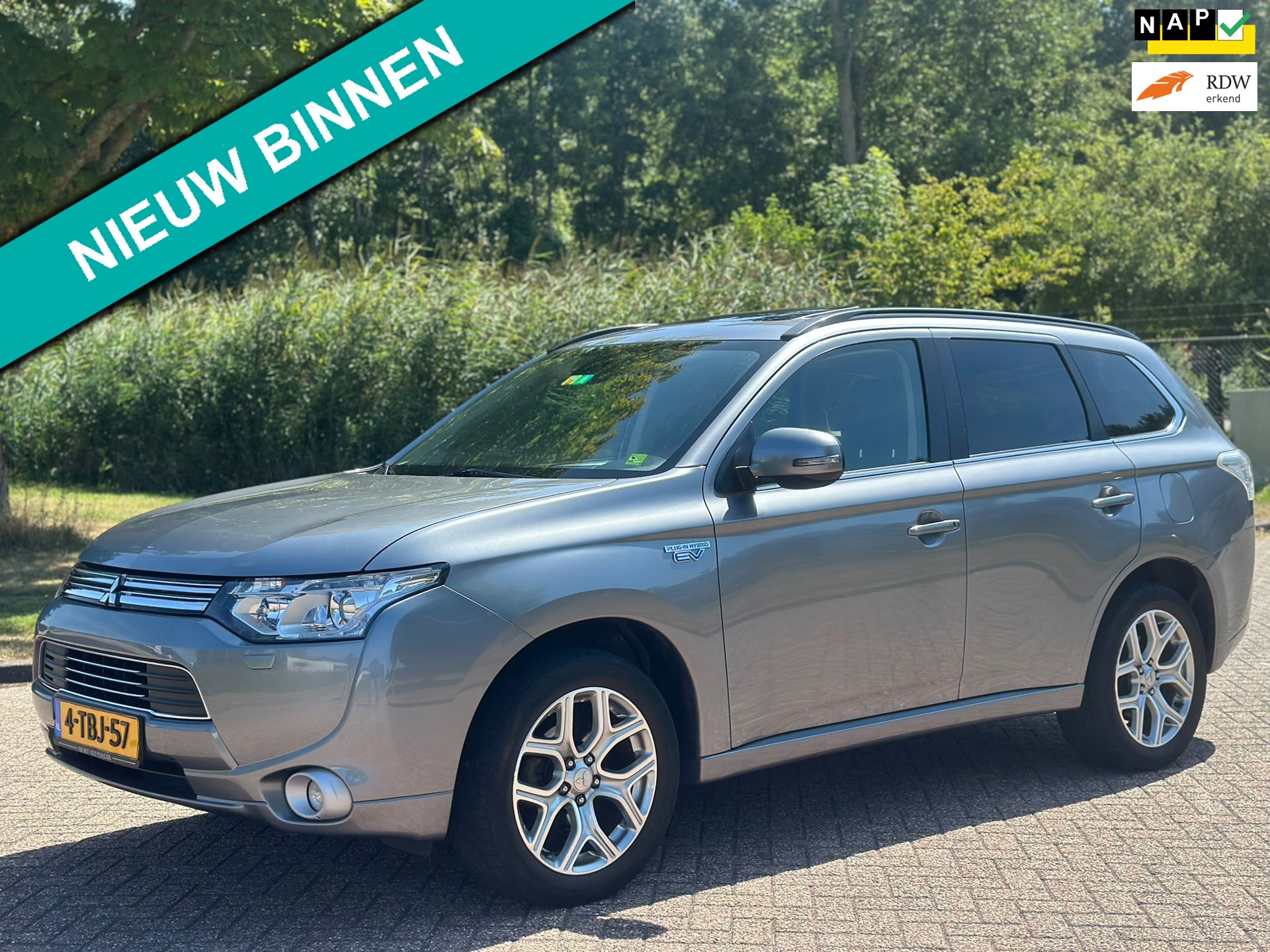 Mitsubishi Outlander 2.0 PHEV instyle+/AUTOMAAT/AIRCO/CAMERA/SCHUIFDAK/LEDER/NAVI/VERWARMDE VOORST/TREKHAAK