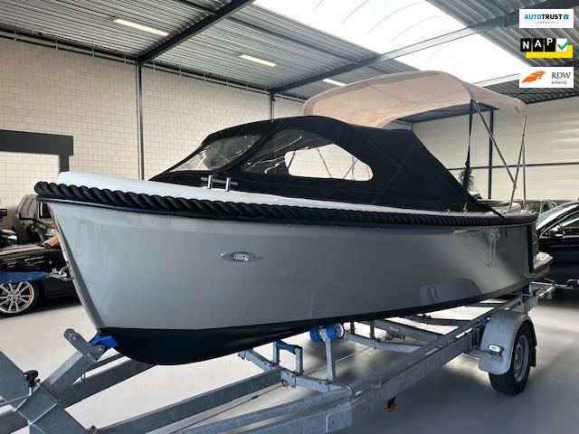 Corsiva 565 New Age Sloep/30 PK Suzuki/Inclusief Trailer en Vaarklaar./bj.2018/kleur: grijs/geen vaarbewijs nodig/complete set.