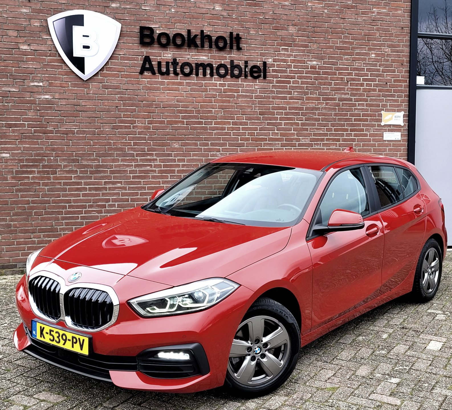 BMW 1-serie 118i High Exe, Mokka leer, Trekhaak (1e eig. BTW NAP)