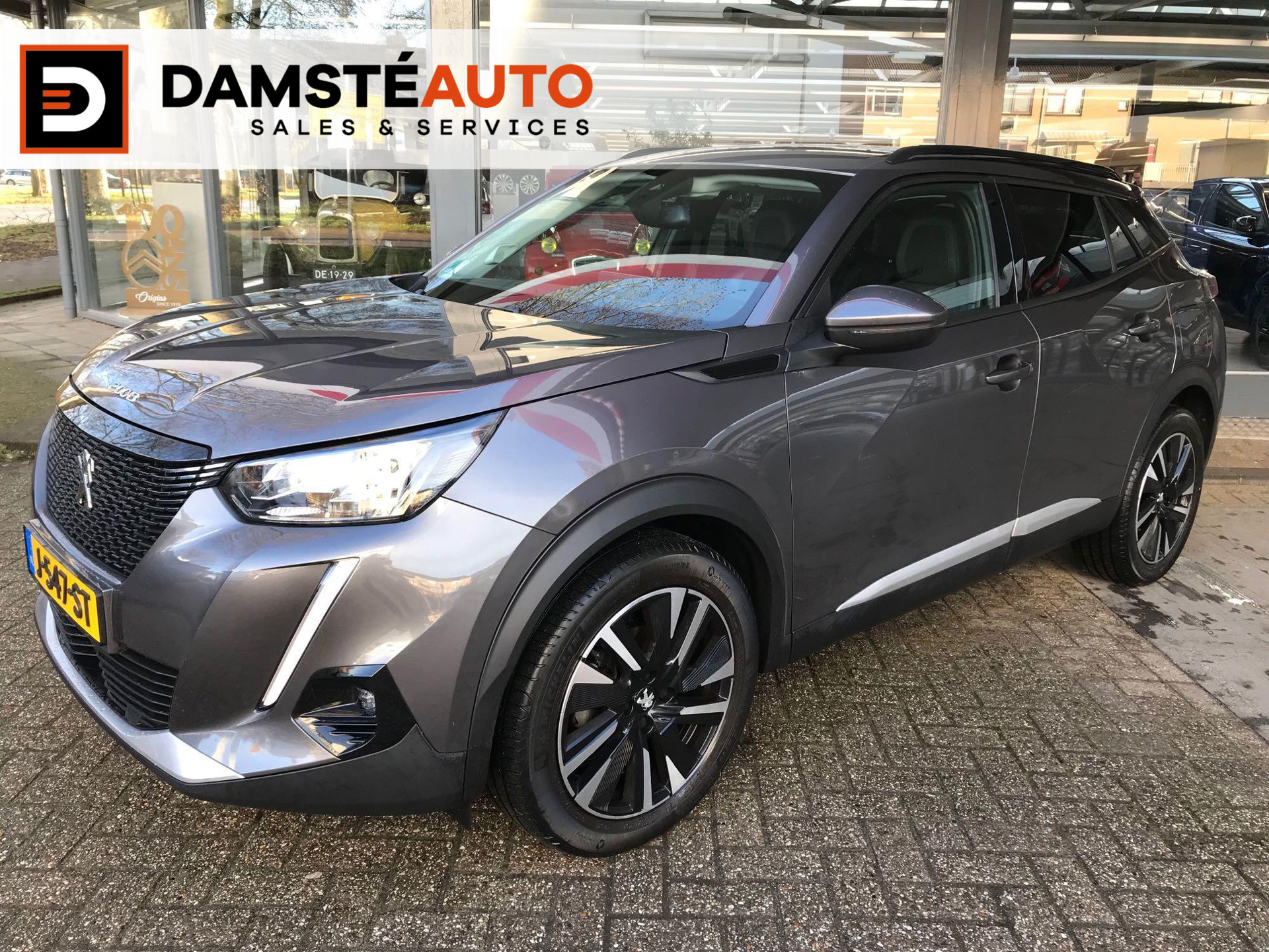 Peugeot 2008 1.2 PureTech Allure | 18 inch LMV | Navi & Camera