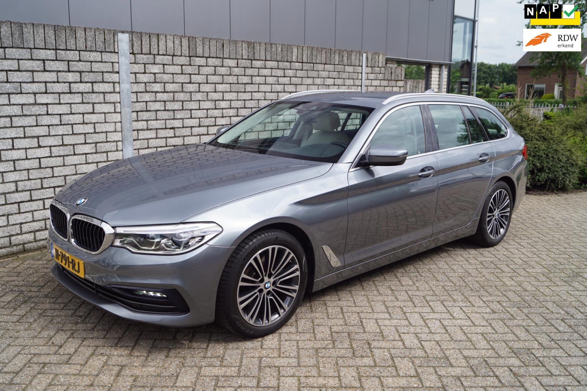 BMW 5-serie Touring 520i High Executive Sport Line Autom Leder Sportst Stoelverw Navi Camera Clima Cruise 2x PDC LMV ENZ NL Auto.