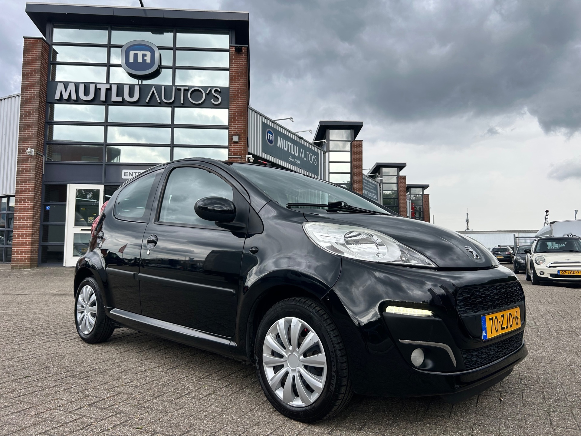 Peugeot 107 1.0 Active 5deurs Airco NAP SCHERM APK