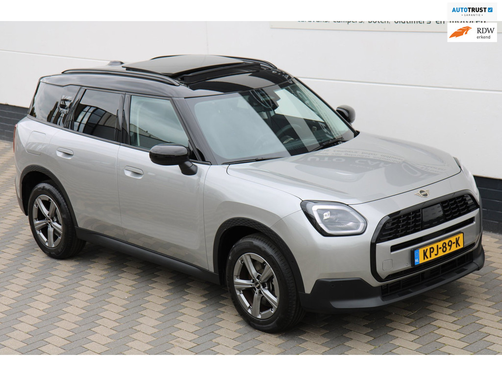MINI Countryman 1.5 C Favoured L Pano LED HUD Leder BTW !!