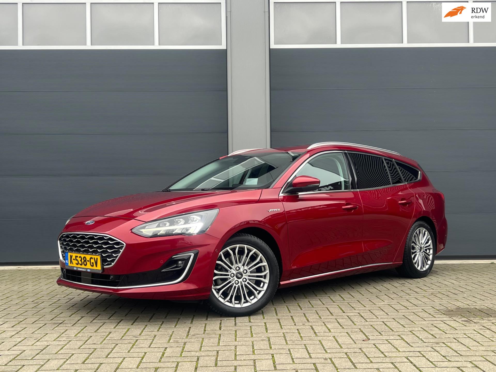 Ford Focus Wagon 1.0 EcoBoost Vignale Ford Focus Wagon Vignale 1.0 EcoBoost | 2020 | HUD | Leder | Verwarmd stuur & stoelen