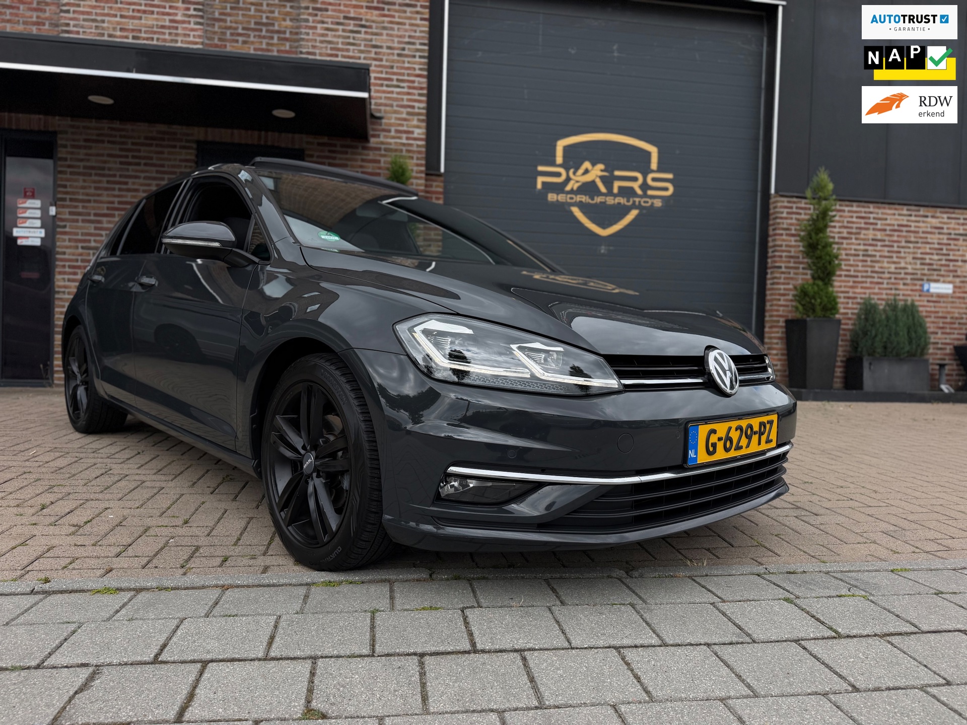 Volkswagen Golf 1.0 TSI Highline Style Panorama Dak LED koplampen Climaat Control Cruise Control Airco Navi Elk.Ramen zeer nette