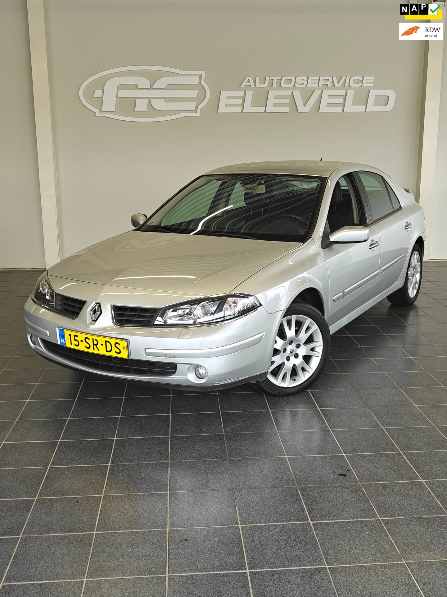 Renault Laguna 2.0-16V T Initiale