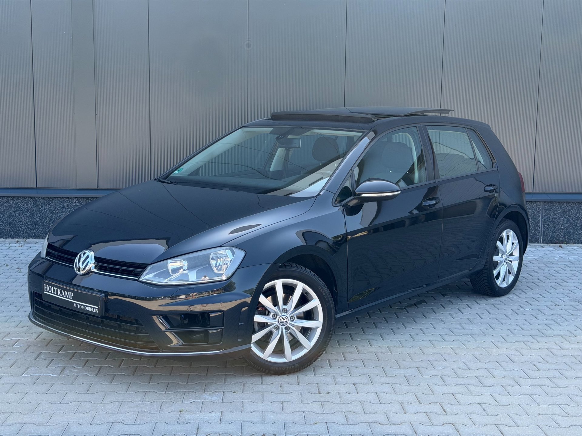 Volkswagen Golf 1.2 TSI Highline | PANO | CLIMA | STOELVERWARMING | LICHTMETALEN VELGEN