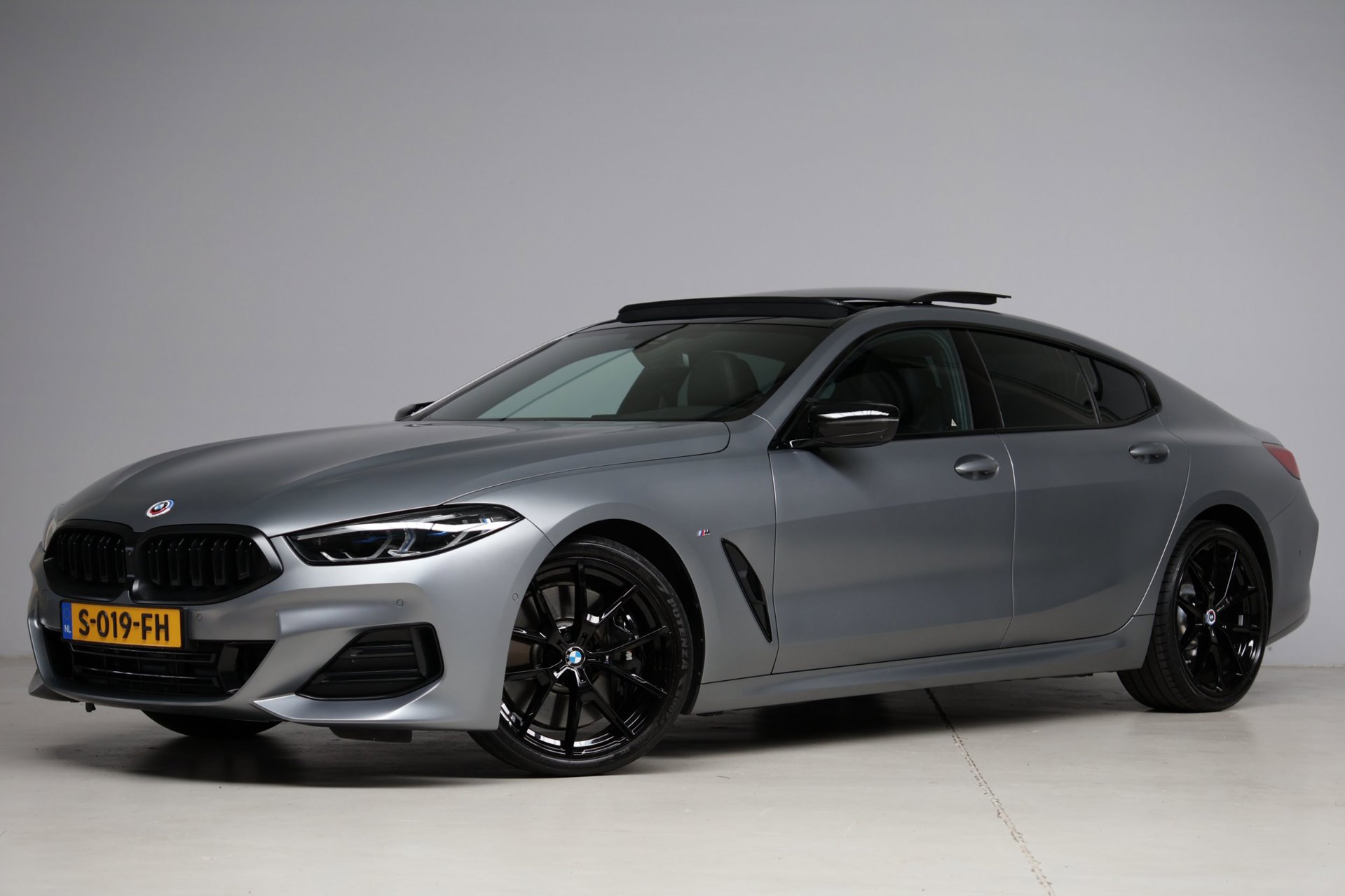 BMW 8-serie Gran Coupé 840i M-sport | Facelift | frozen grey | panoramadak | head-up | 360 camera | harmankardon | softclose | BTW