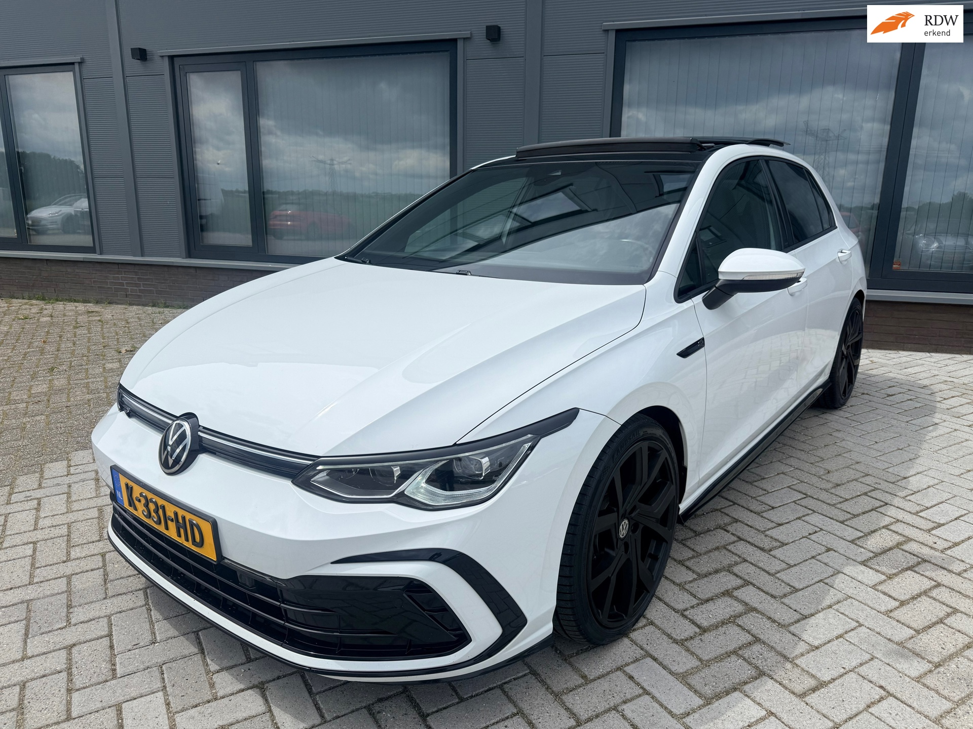 Volkswagen Golf 1.5 eTSI R-Line|150pk|Pano|IQ led|19inch|Sfeerverlichting|Dode hoek|ACC|