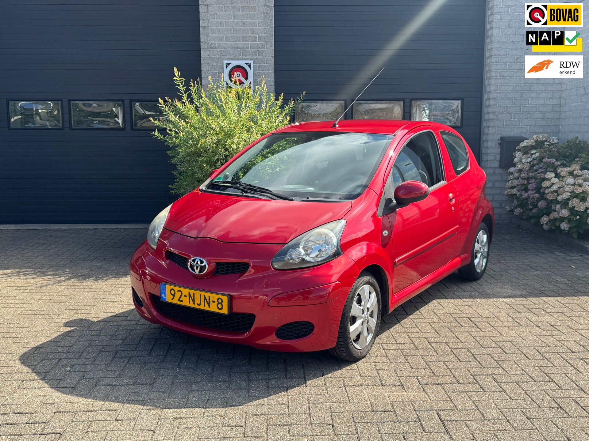 Toyota Aygo 1.0-12V Aspiration Red *Airco*LM velgen*