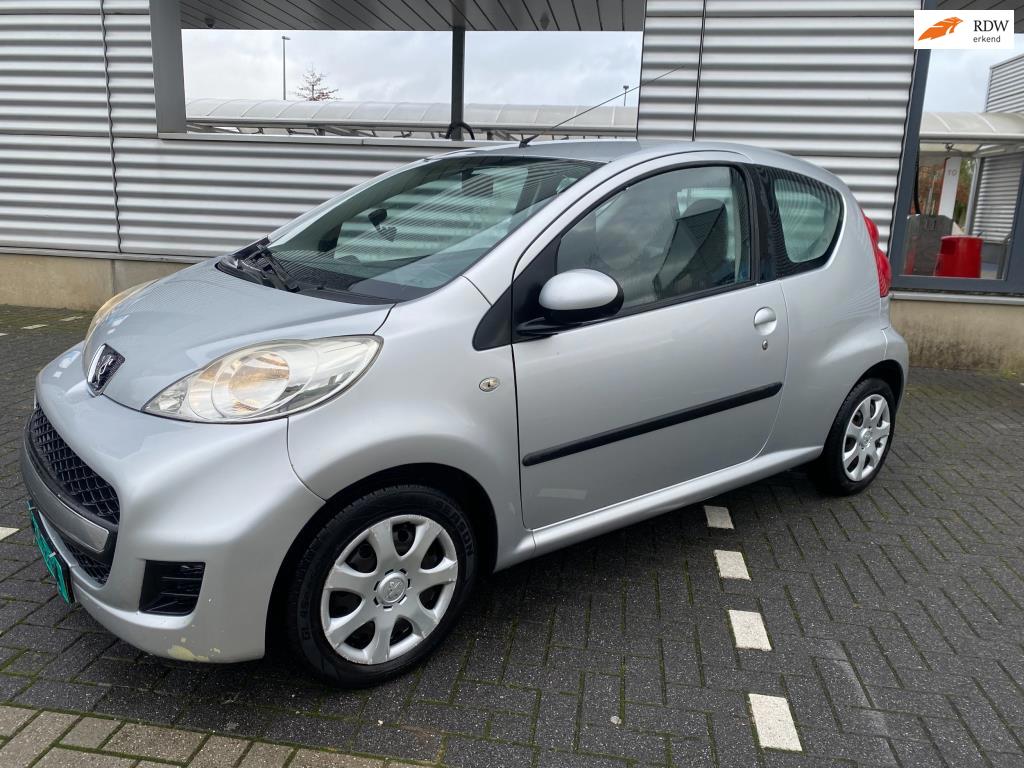 Peugeot 107 1.0-12V XR airco nwe apk, all season banden, elektrische ramen , getint glas, mooie auto , rijd en schakelt perfect