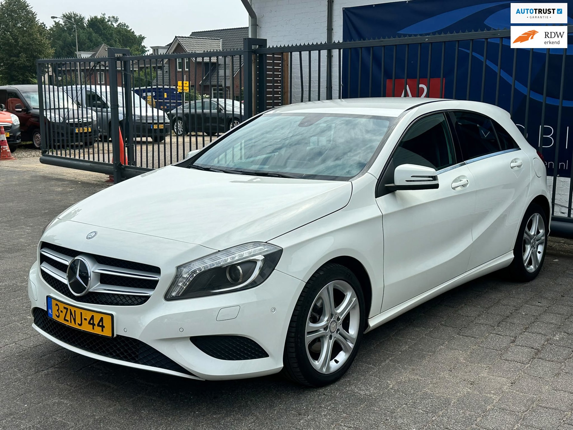 Mercedes-Benz A-klasse 180 Prestige / AIRCO / NAVIGATIE / STOELVERWARMING / SENSOREN