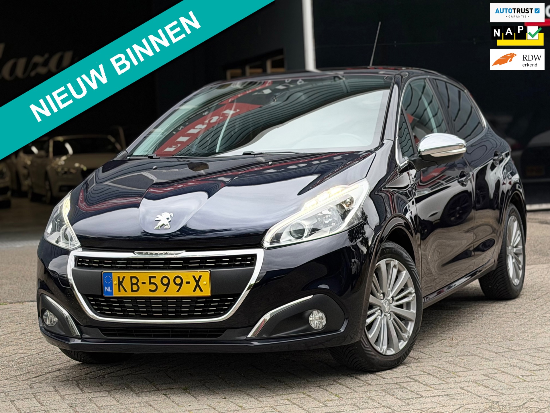 Peugeot 208 1.2 PureTech Allure AUTOMAAT CARPLAY/NAVI/CRUISE/ISOFIX | NETTE AUTO !