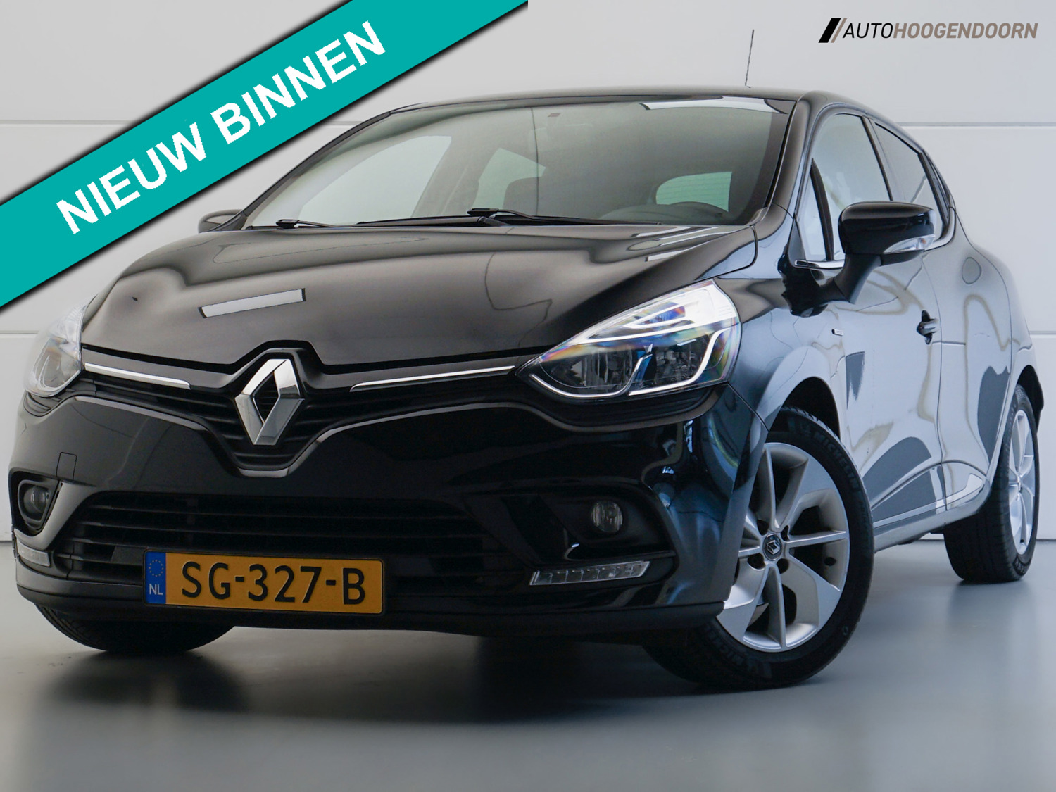 Renault Clio 0.9 TCe Limited Sport (NAVIGATIE,PARKEERSENSOREN,CRUISE,BASS REFLEX SOUNDSYSTEM,SPORTSTOELEN,LM-VELGEN,NIEUWE APK)