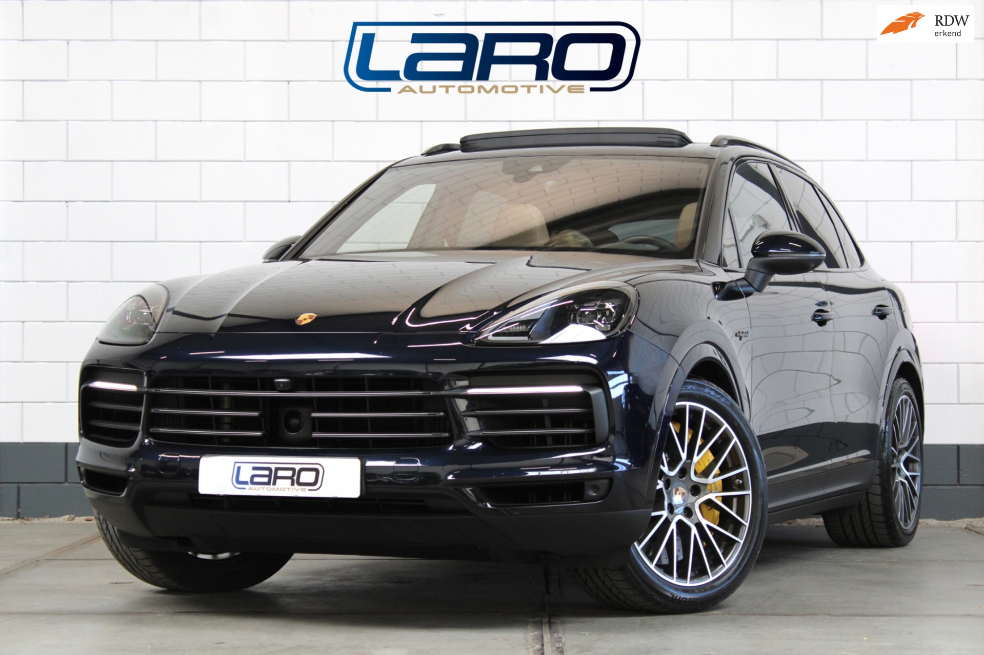 Porsche Cayenne 3.0 E-Hybrid Platinum Edition | Sport chrono Lucht Keramisch PDLS 360 Trekh. ACC Pano