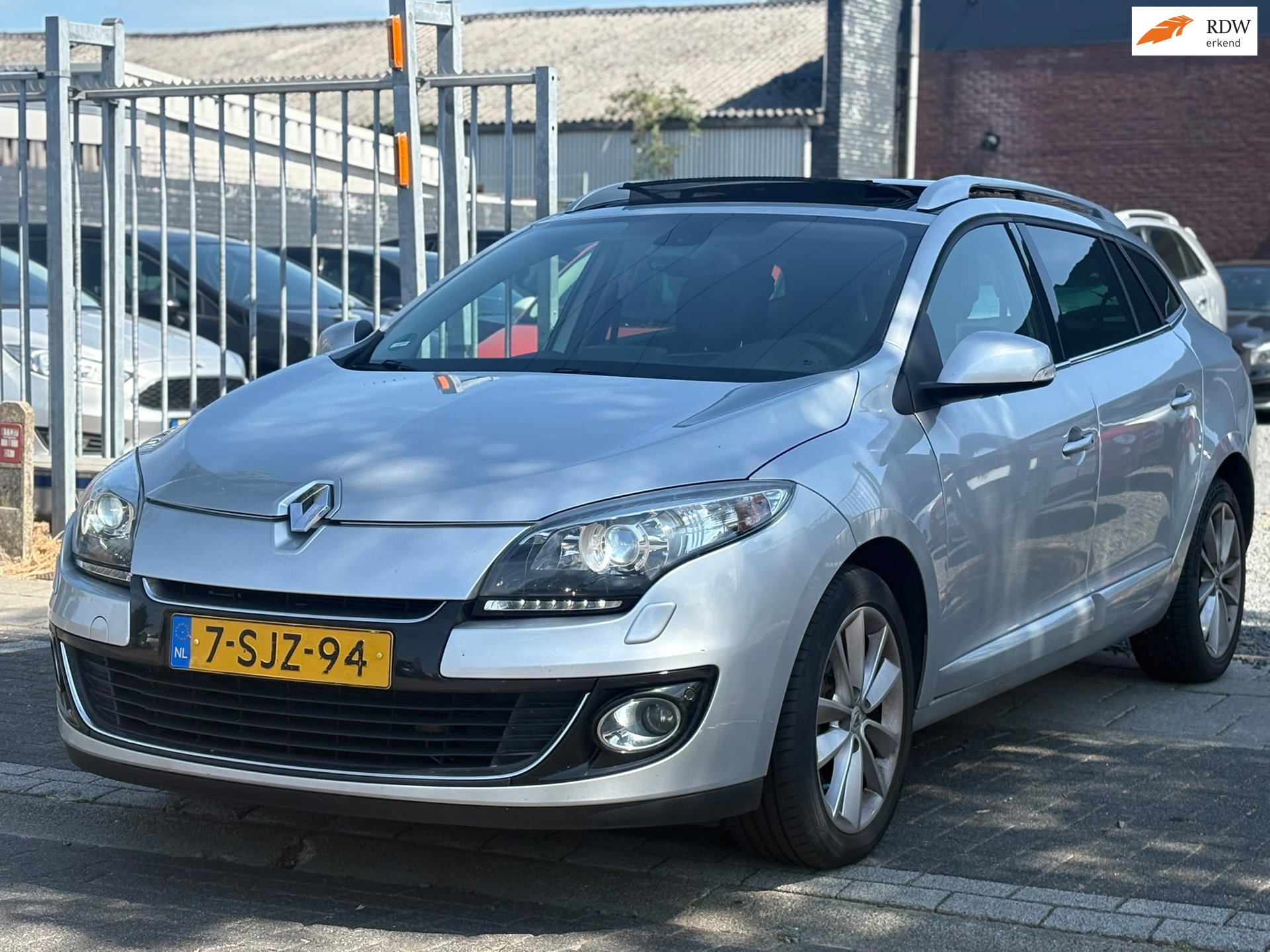 Renault Mégane Estate 2.0 Bose | Panoramadak | Xenon | Trekhaak | 17” LMV |