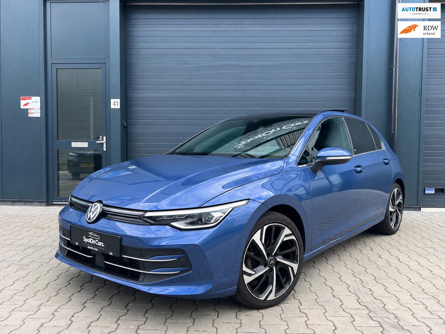 Volkswagen Golf 1.5 eTSI PANO CAMERA HUD KEYLESS 50 jähre Edition