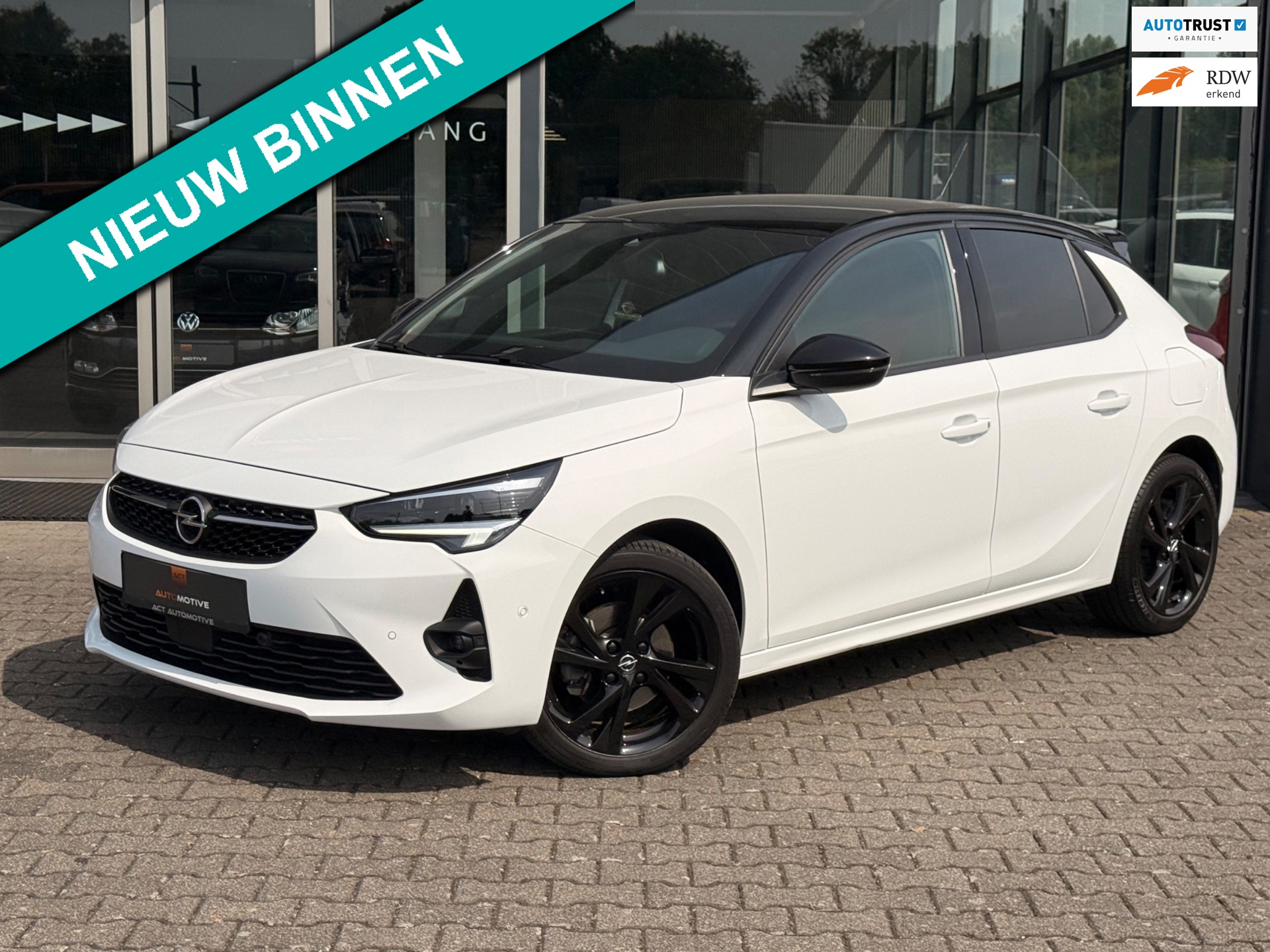 Opel CORSA 1.2 GS Line CarPlay / 360 cam / full option