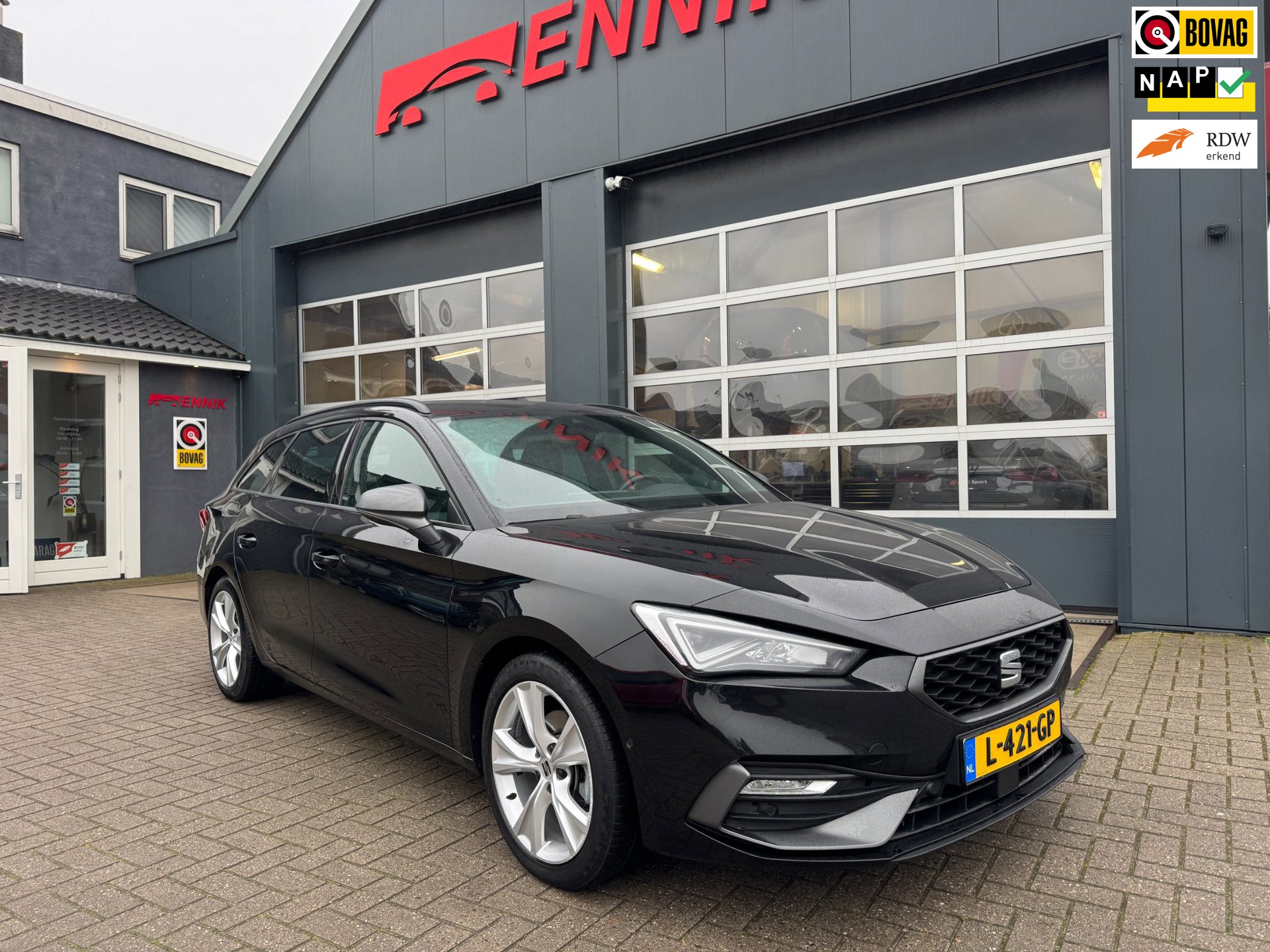 Seat Leon Sportstourer 1.5 eTSI FR Business Intense / Camera / ACC / Trekhaak / Ambient / Zeer Kompleet !!