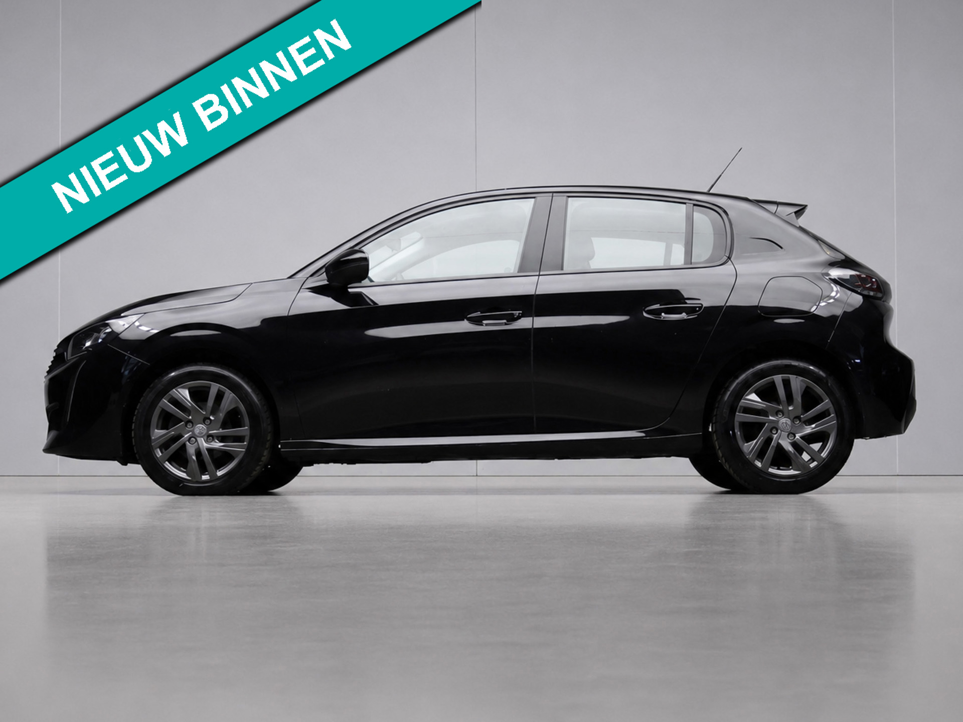 Peugeot 208 1.2 PureTech Allure Sport (APPLE CARPLAY,NAVI,CAMERA,CLIMATE,CRUISE,GETINT,LED,SPORTSTOELEN,LM VELGEN)