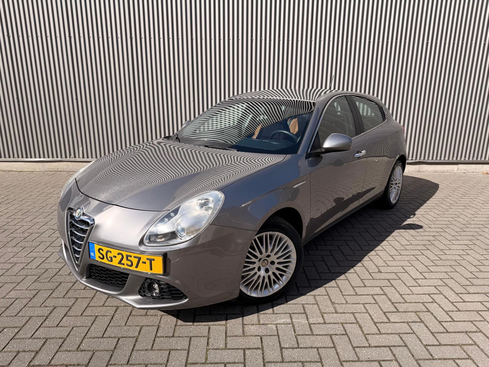 Alfa Romeo Giulietta 1.4 T Distinctive Automaat|Navi|Leder|PDC|Stoelverwarming