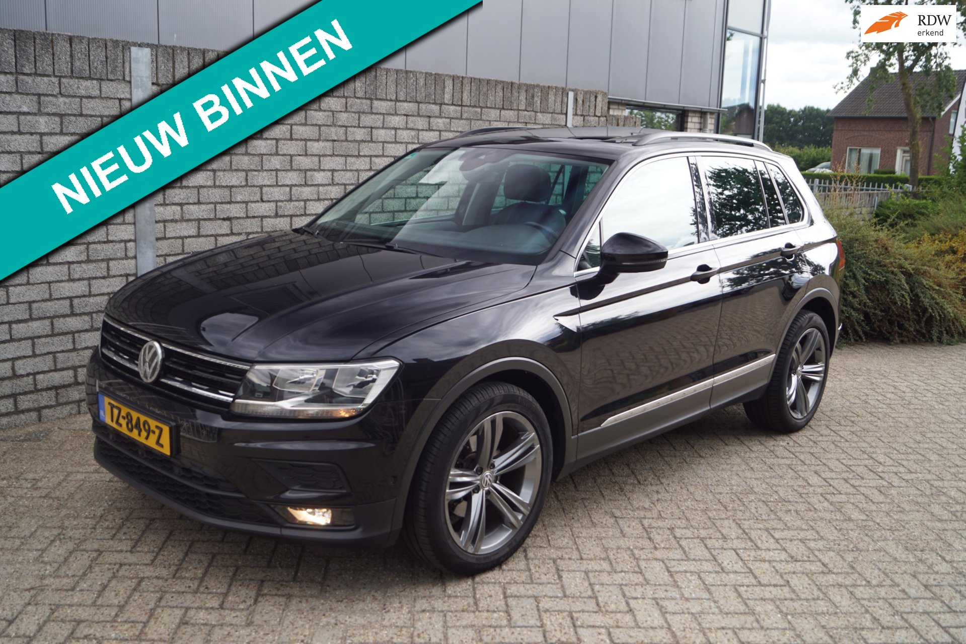 Volkswagen Tiguan 1.4 TSI ACT Comfortline Business Autom Panodak Leder Sportst Stoelverw Navi Camera Clima Adaptieve Cruise ENZ.