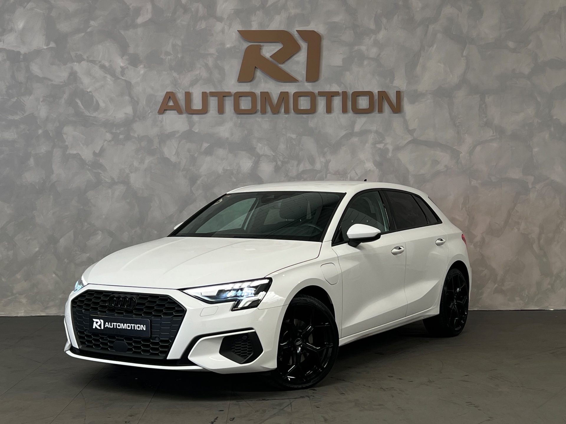 Audi A3 Sportback 40 TFSI-e HYBRIDE|AUTOMAAT|KEYLESS|LAGE KM|DRIVE SELECT|STOELVERWARMING|CARPLAY|ADAPTIVE CRUISE CONTROL|FULL LED