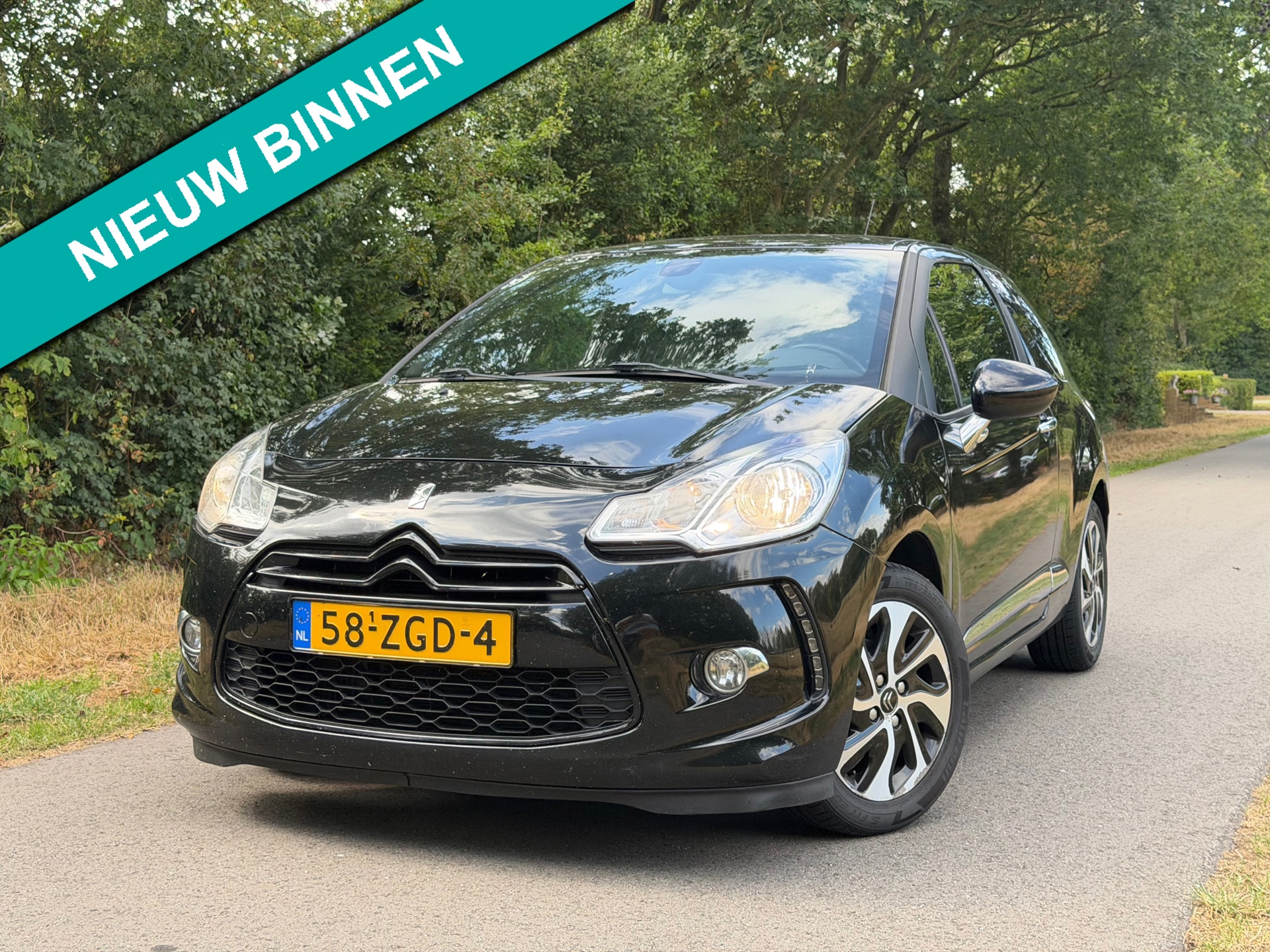 Citroën DS3 1.6 e-HDi So Chic | Cruise + Clima Nu € 3.975,-!!!