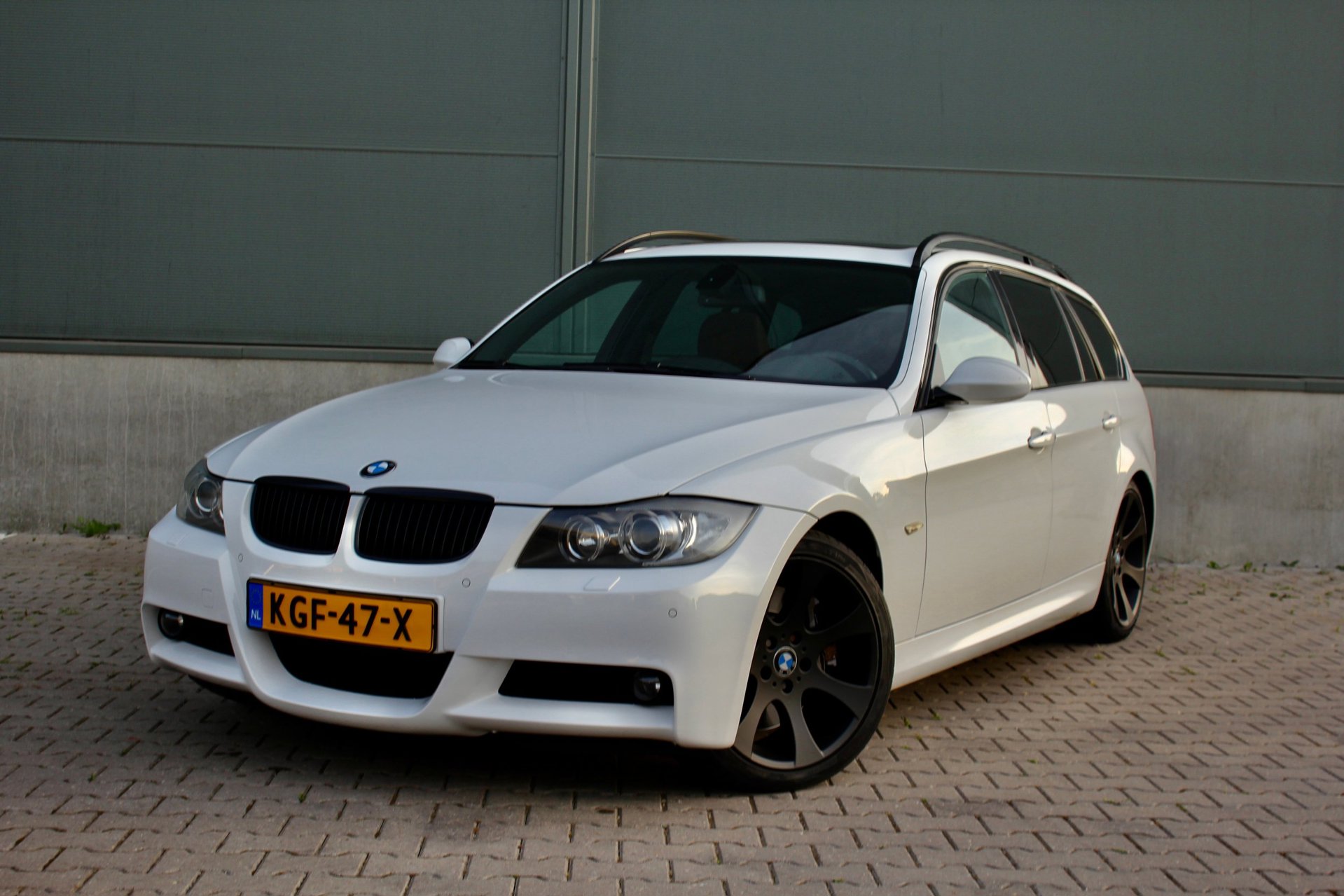BMW 3-serie Touring 330i|MOTORREVISIE ! | PANO | LEER | NAVI |