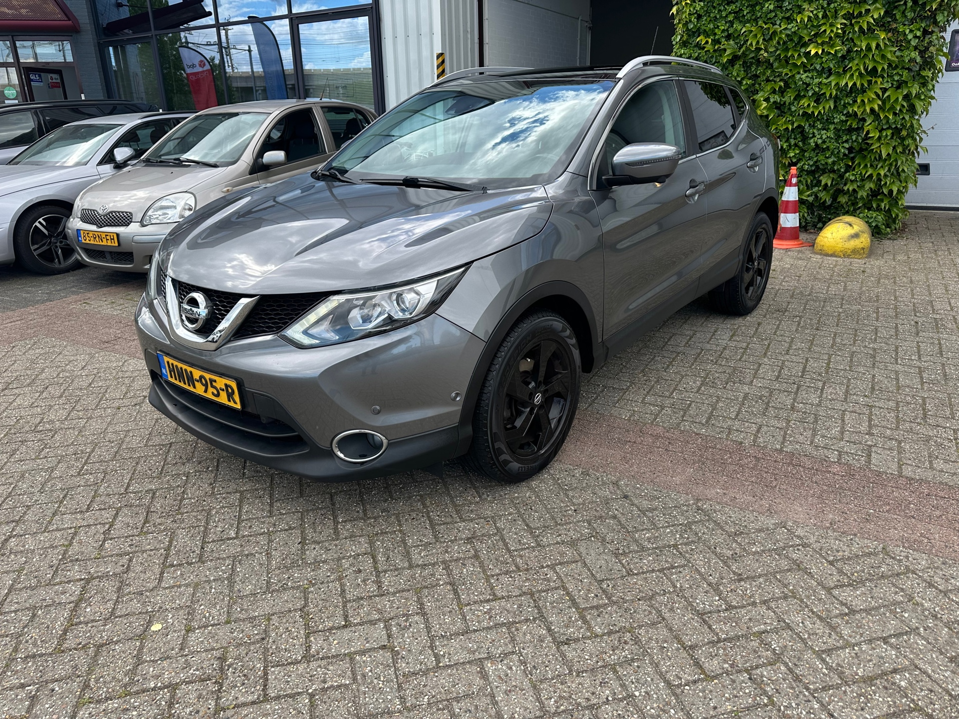 Nissan Qashqai 1.2 N-Connecta,Pano,360Camera,LEDER
